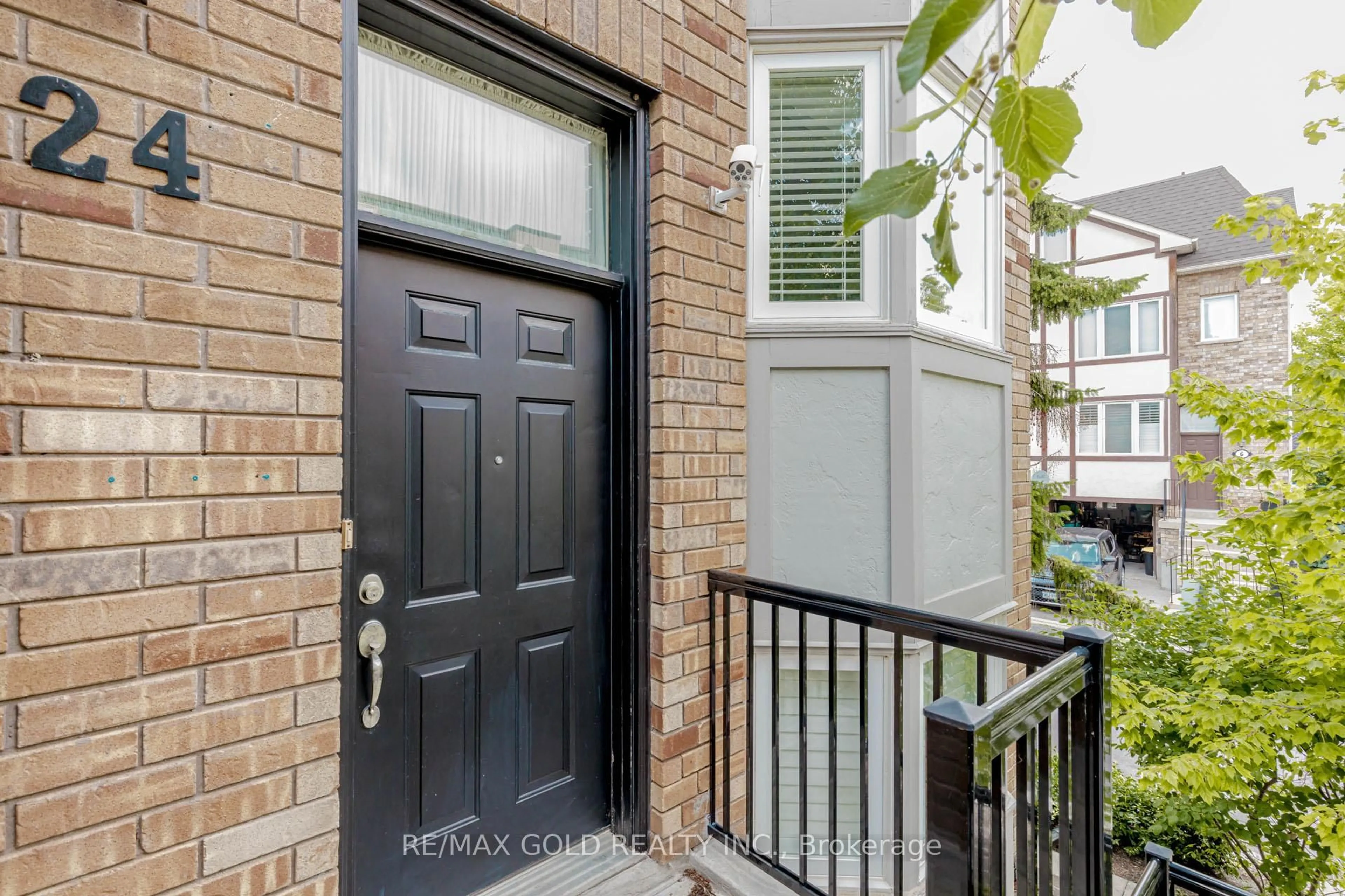Indoor entryway for 24 Wallace St, Vaughan Ontario L4L 2P3
