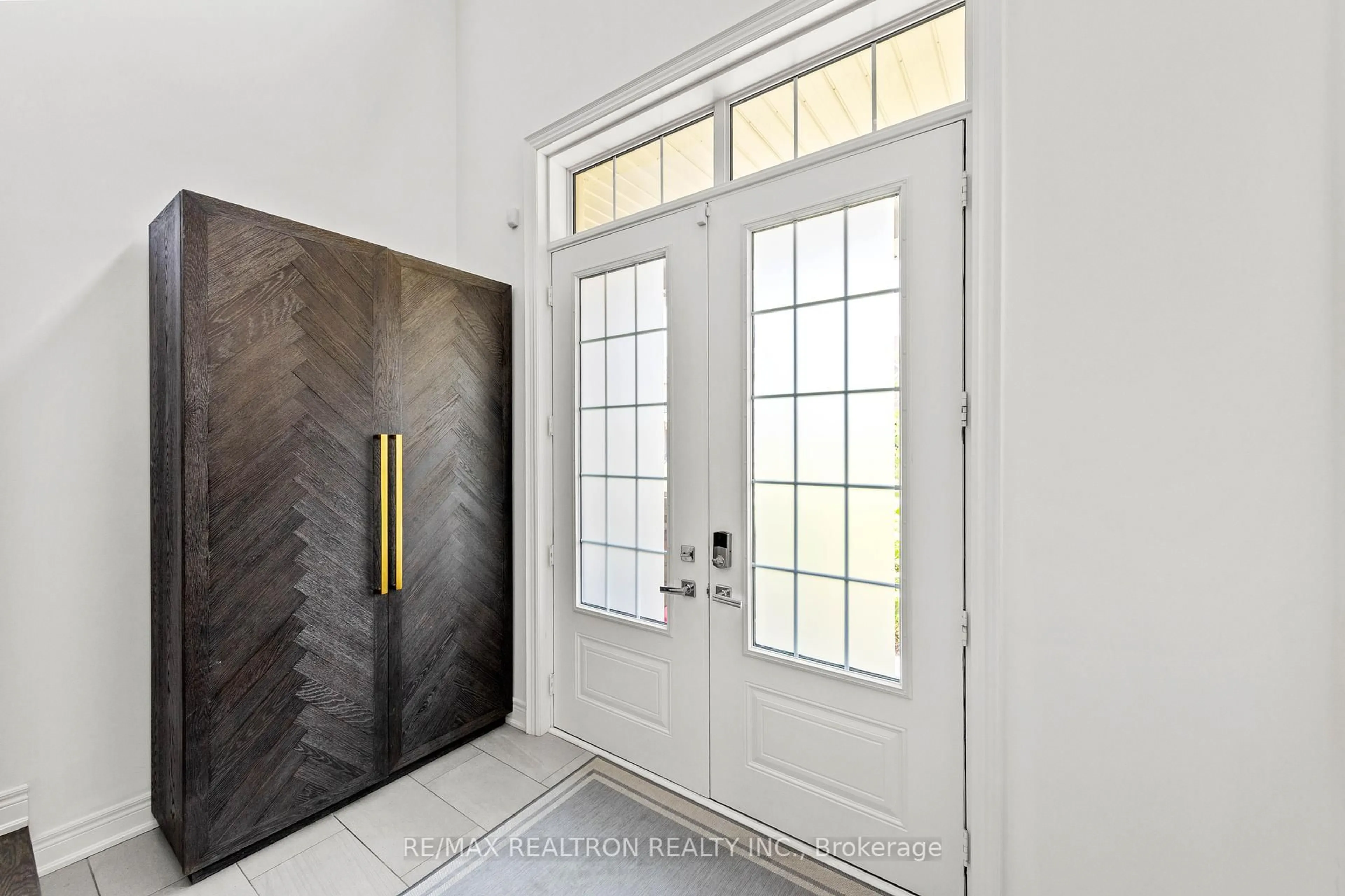 Indoor entryway for 92 Chaiwood Crt, Vaughan Ontario L6A 0Z9