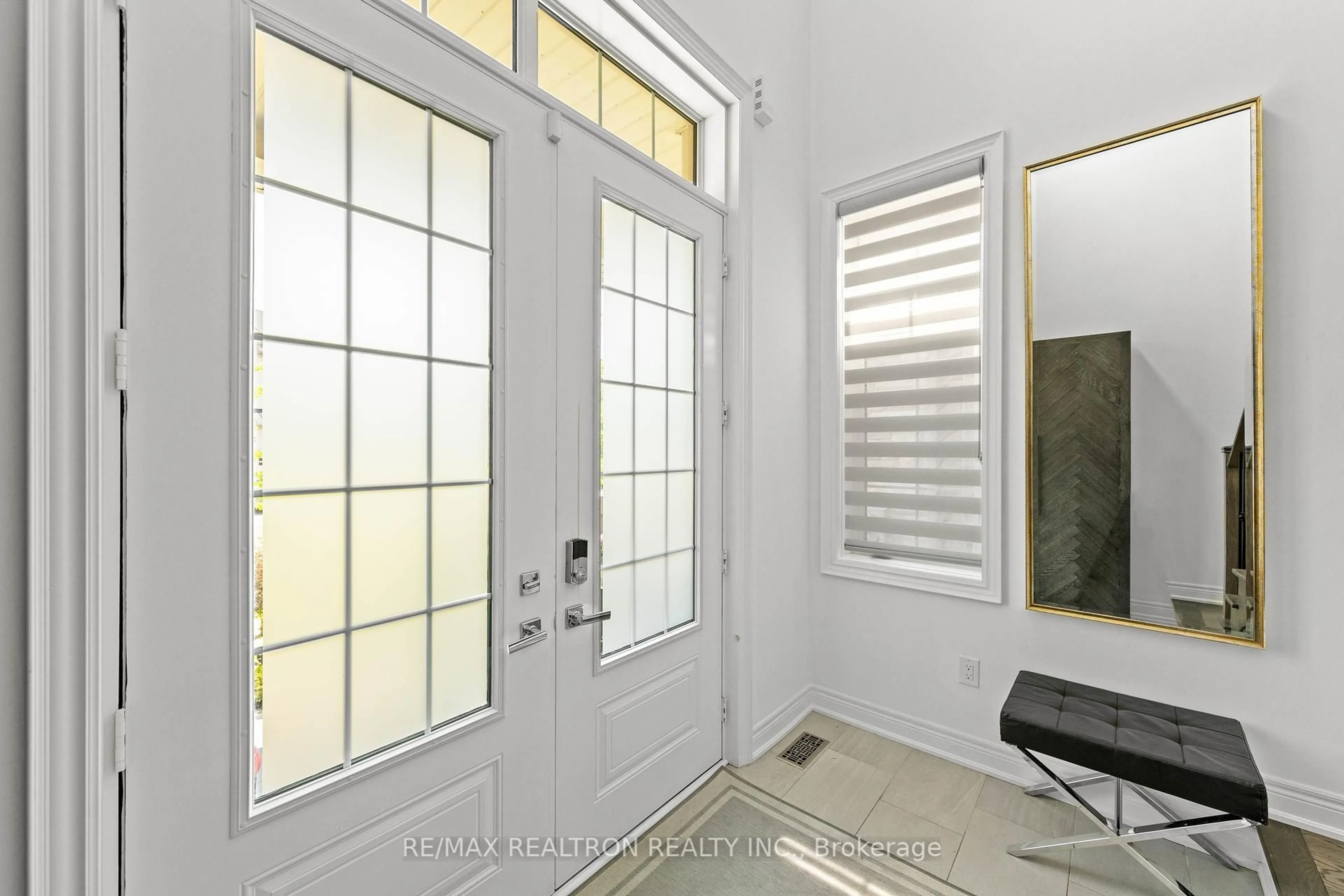 Indoor entryway for 92 Chaiwood Crt, Vaughan Ontario L6A 0Z9
