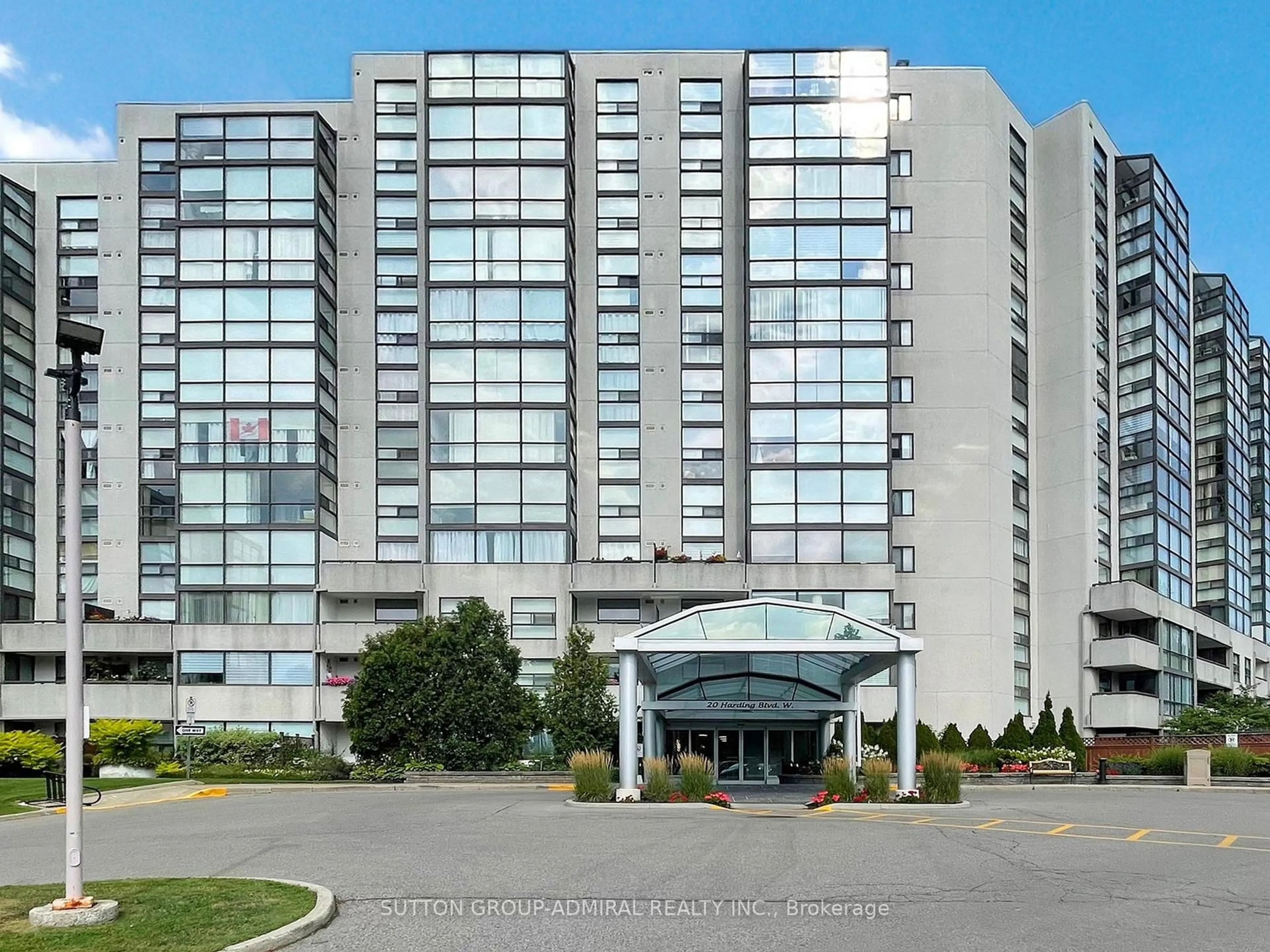 Indoor foyer for 20 Harding Blvd #717, Richmond Hill Ontario L4C 9S4