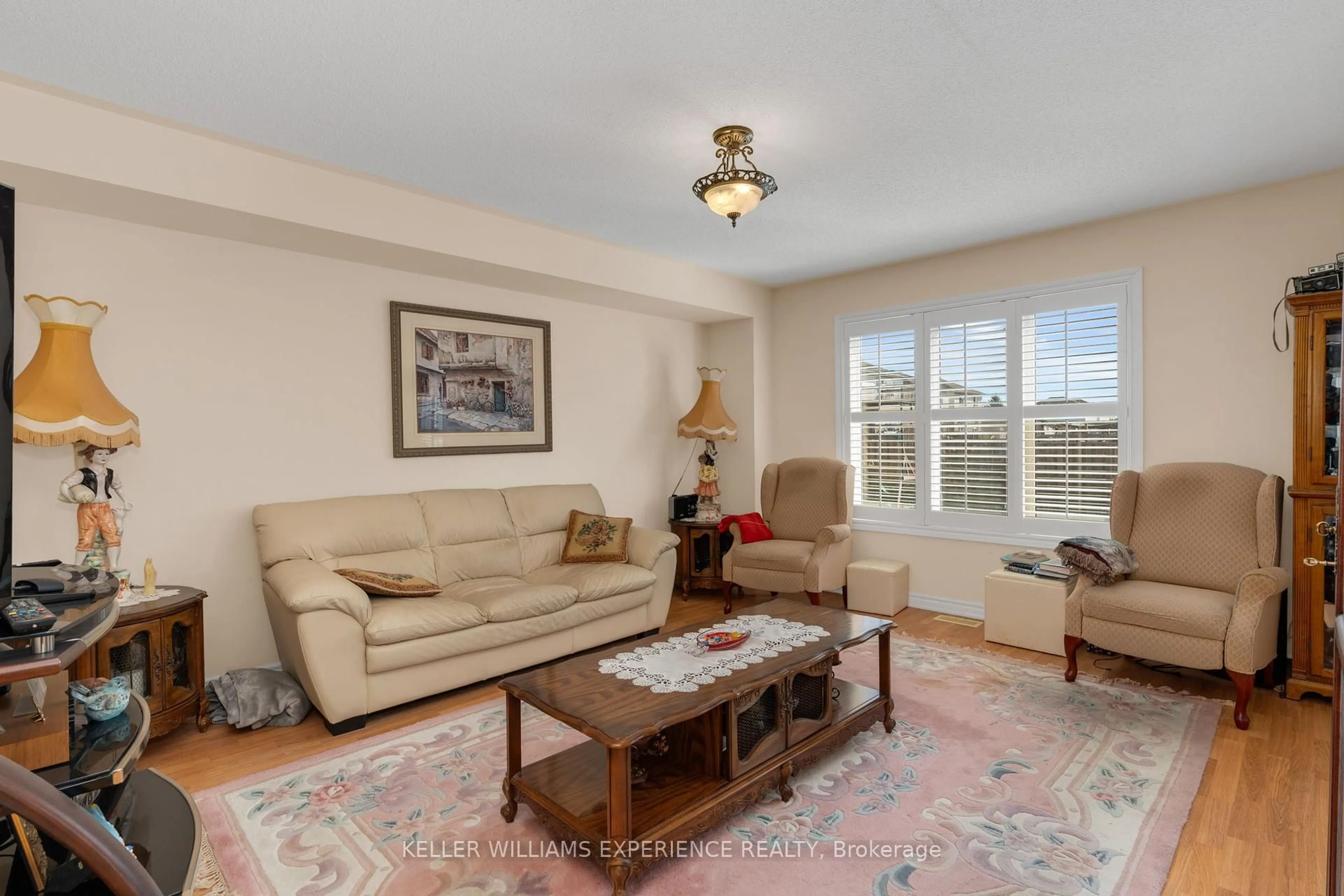Living room with furniture, unknown for 503 Simcoe Rd, Bradford West Gwillimbury Ontario L3Z 3C4