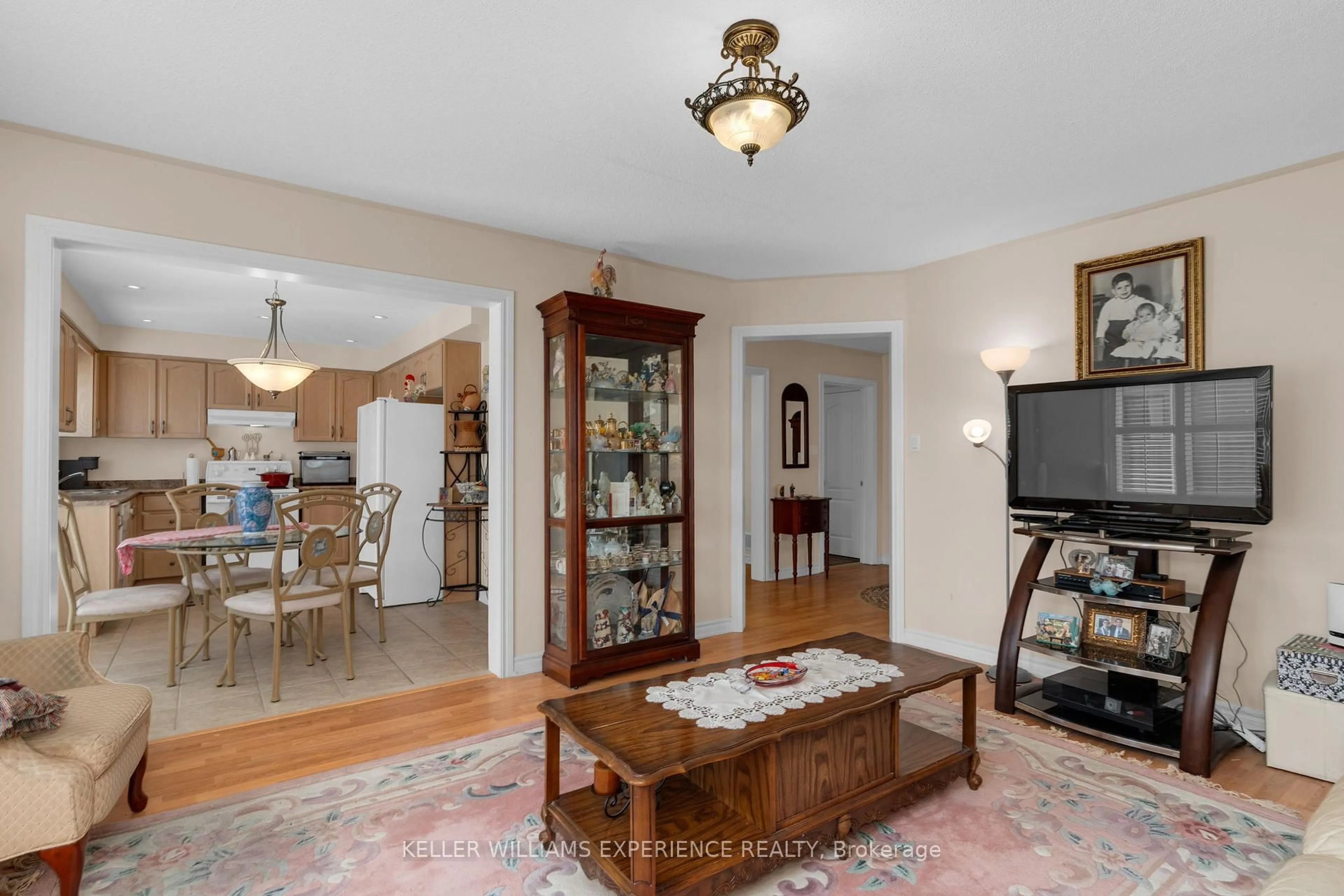 Living room with furniture, unknown for 503 Simcoe Rd, Bradford West Gwillimbury Ontario L3Z 3C4