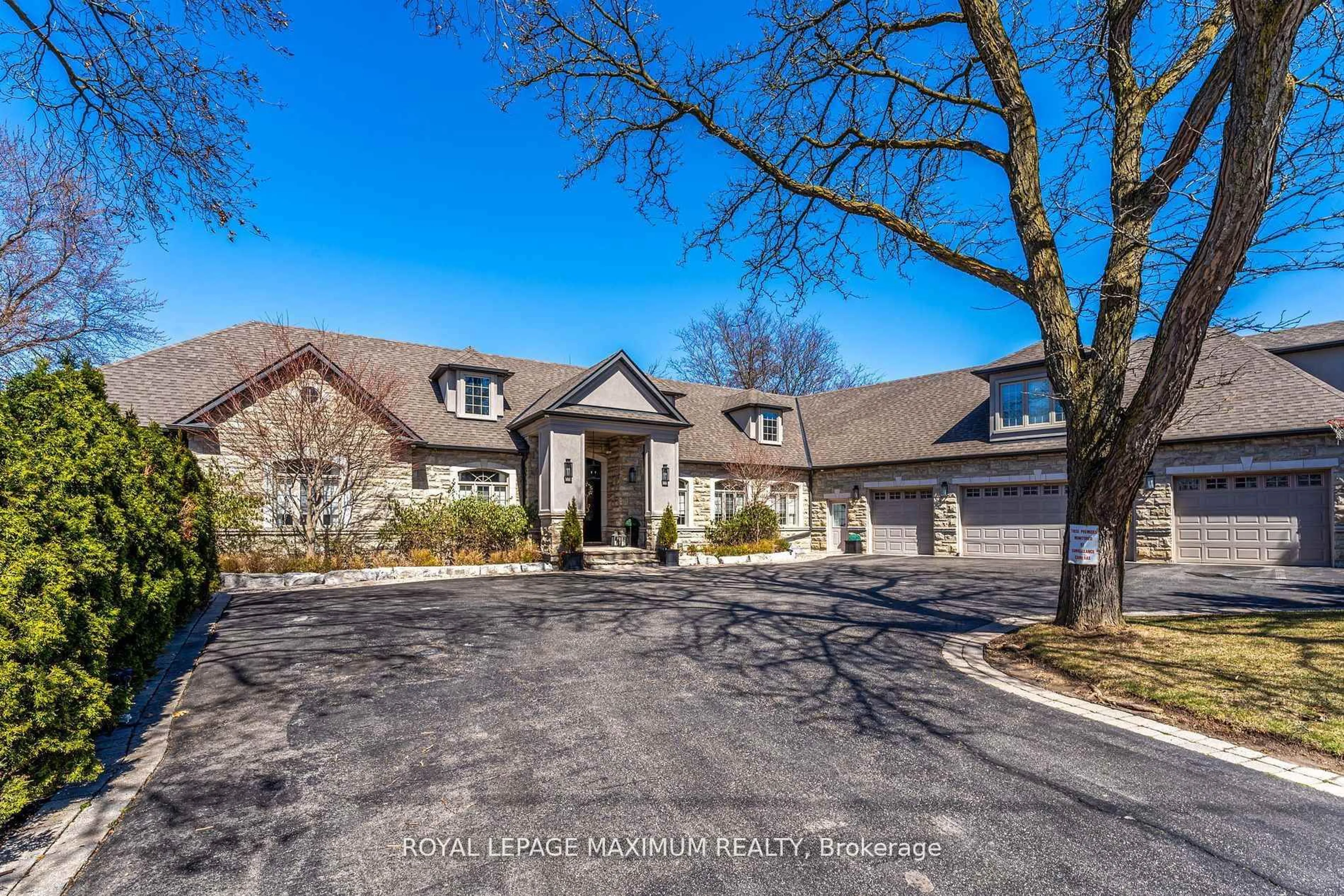 A pic from outside/outdoor area/front of a property/back of a property/a pic from drone, street for 14 Pine Grove Rd, Vaughan Ontario L4L 2X1
