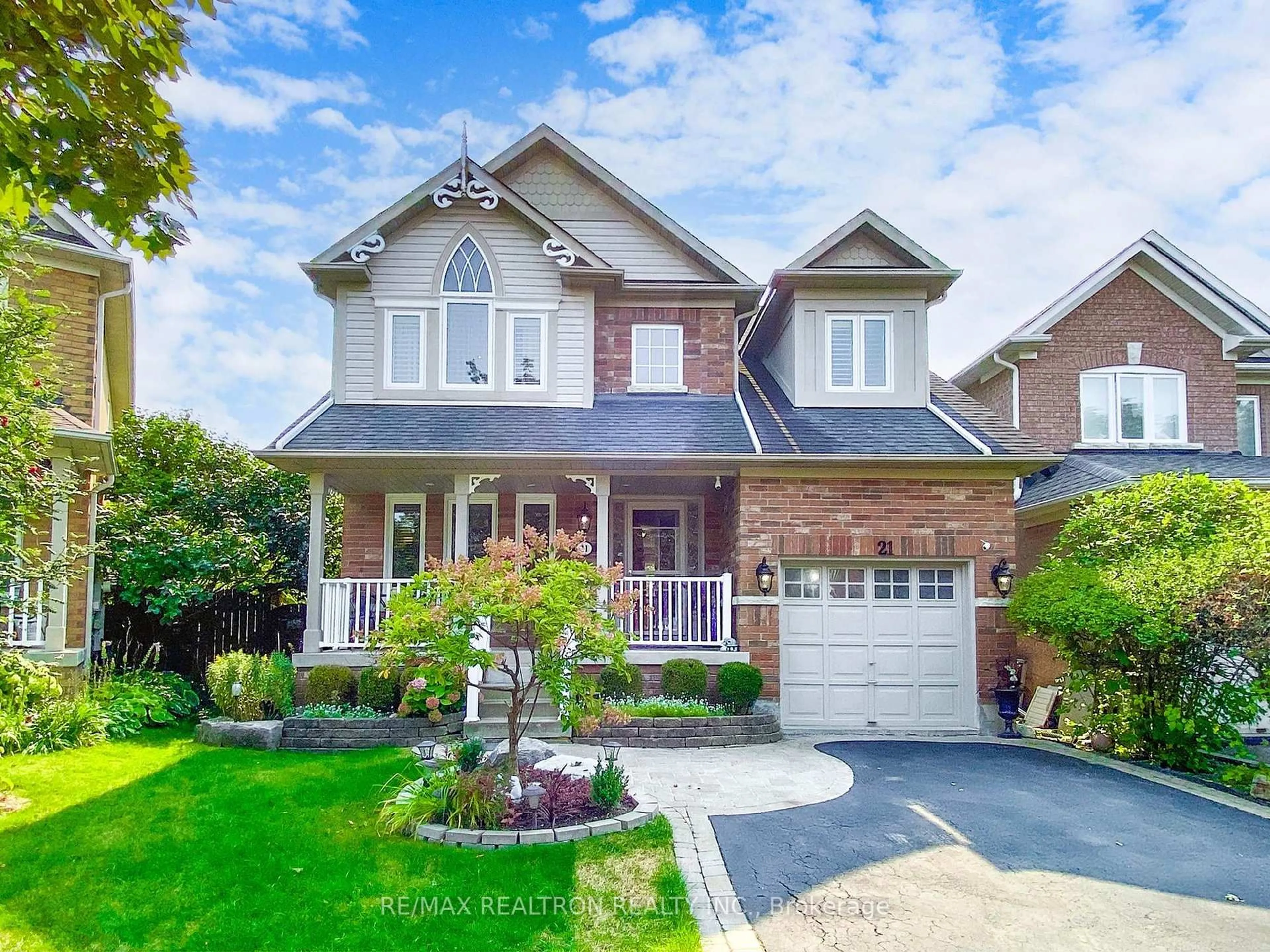 Home with brick exterior material, street for 21 Watkins Glen Cres, Aurora Ontario L3G 7P3