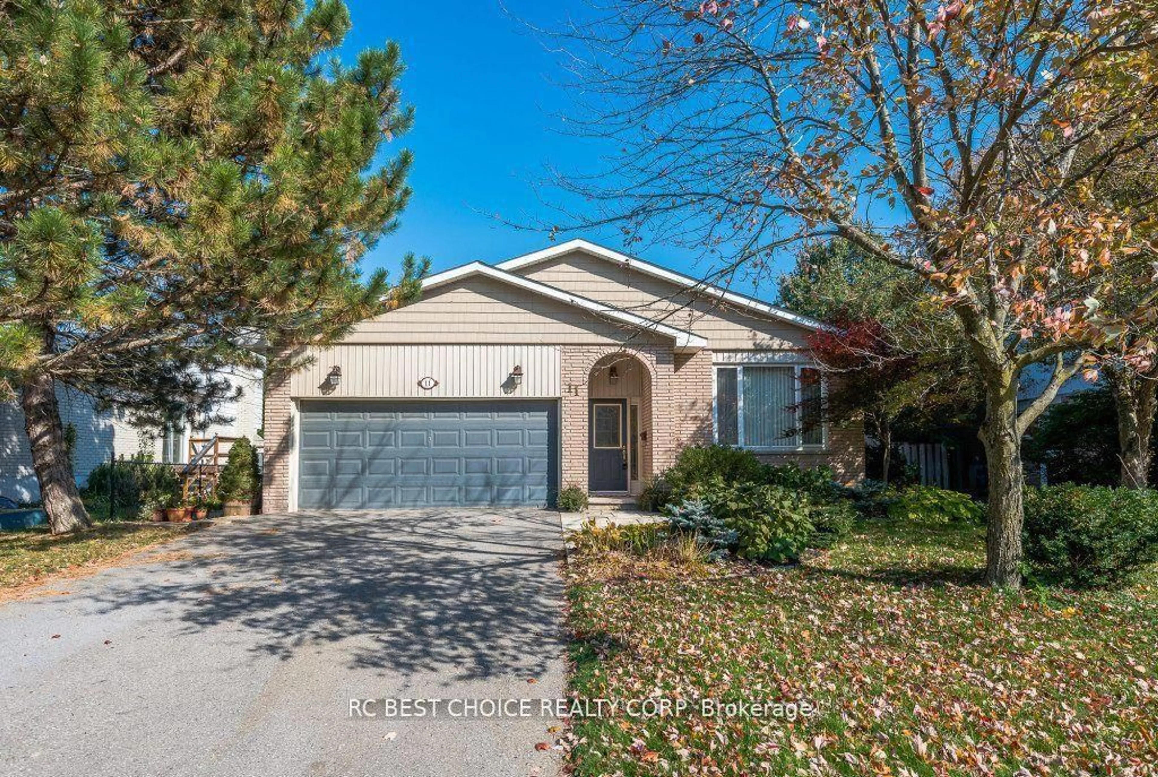 Home with vinyl exterior material, street for 11 Emily Carr St, Markham Ontario L3R 2K3