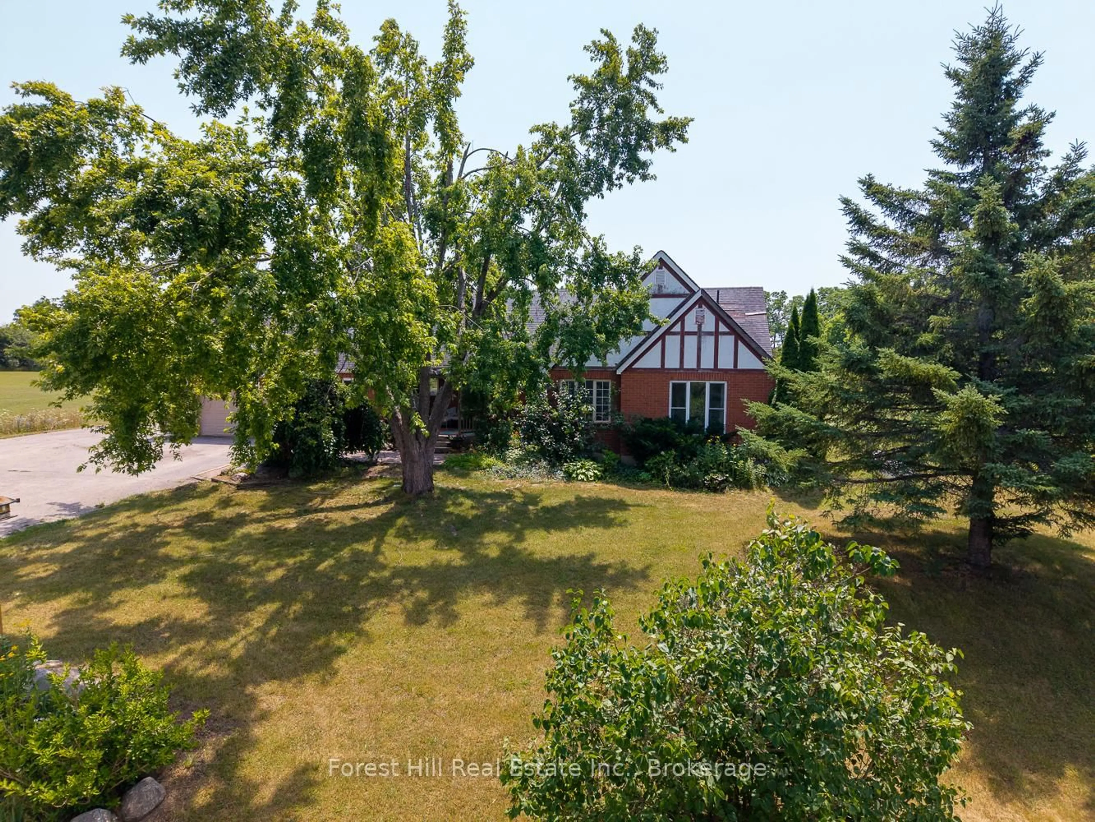 A pic from outside/outdoor area/front of a property/back of a property/a pic from drone, unknown for 6473 Old Homestead Rd, Georgina Ontario L0E 1R0