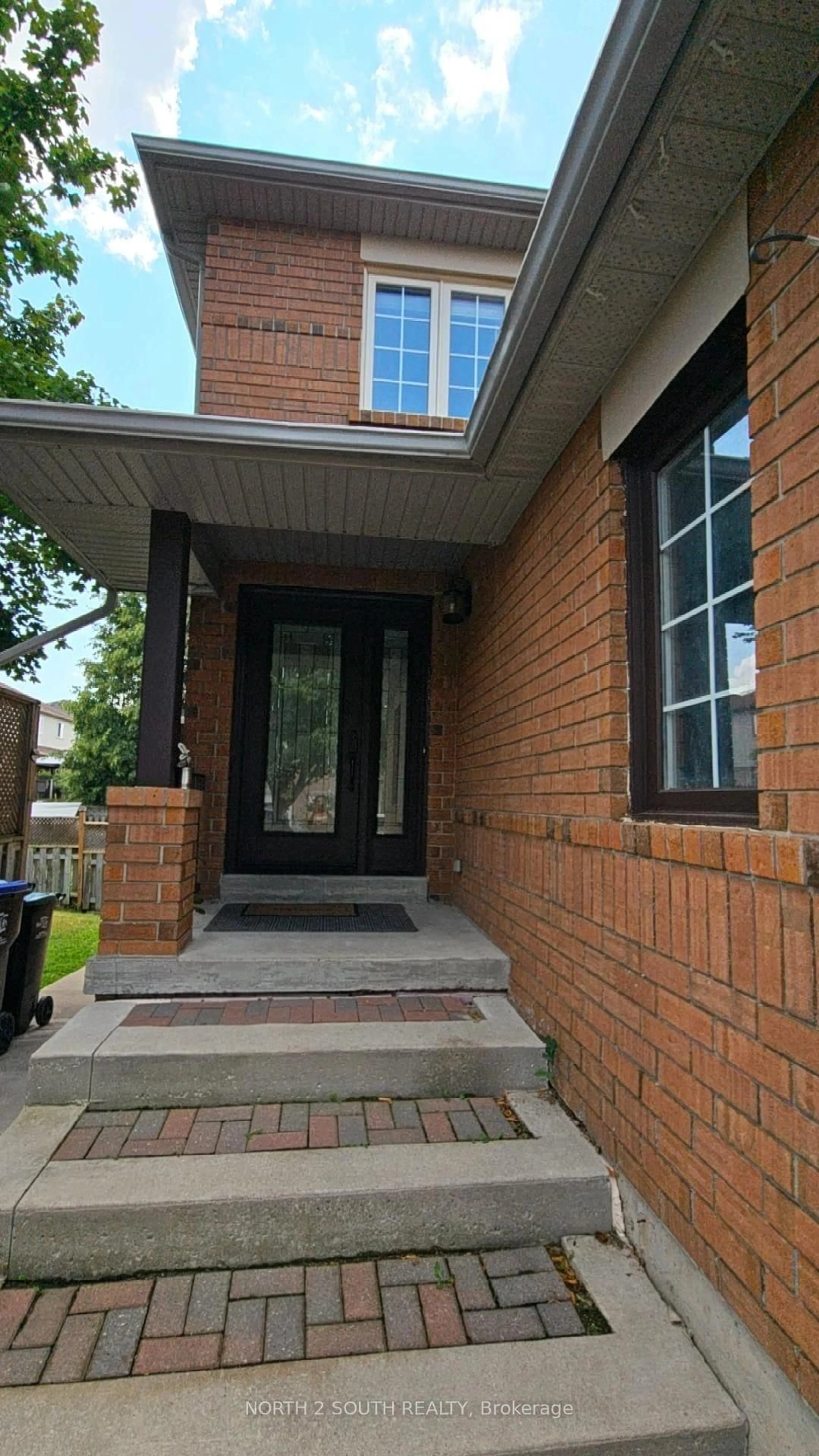 Home with brick exterior material, street for 53 Noble Dr, Bradford West Gwillimbury Ontario L3Z 3A8