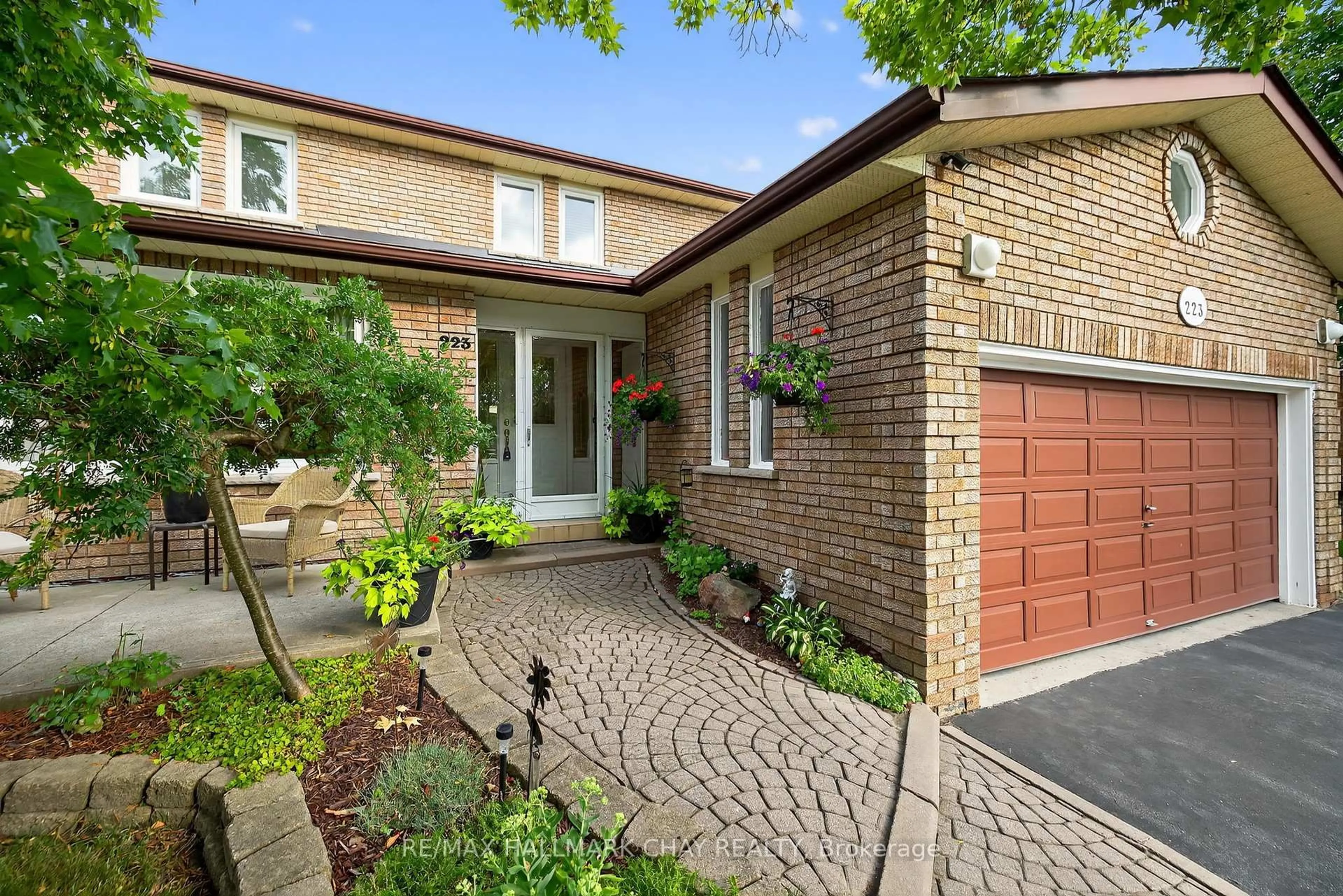 Home with brick exterior material, street for 223 Miller Park Ave, Bradford West Gwillimbury Ontario L3Z 2K2