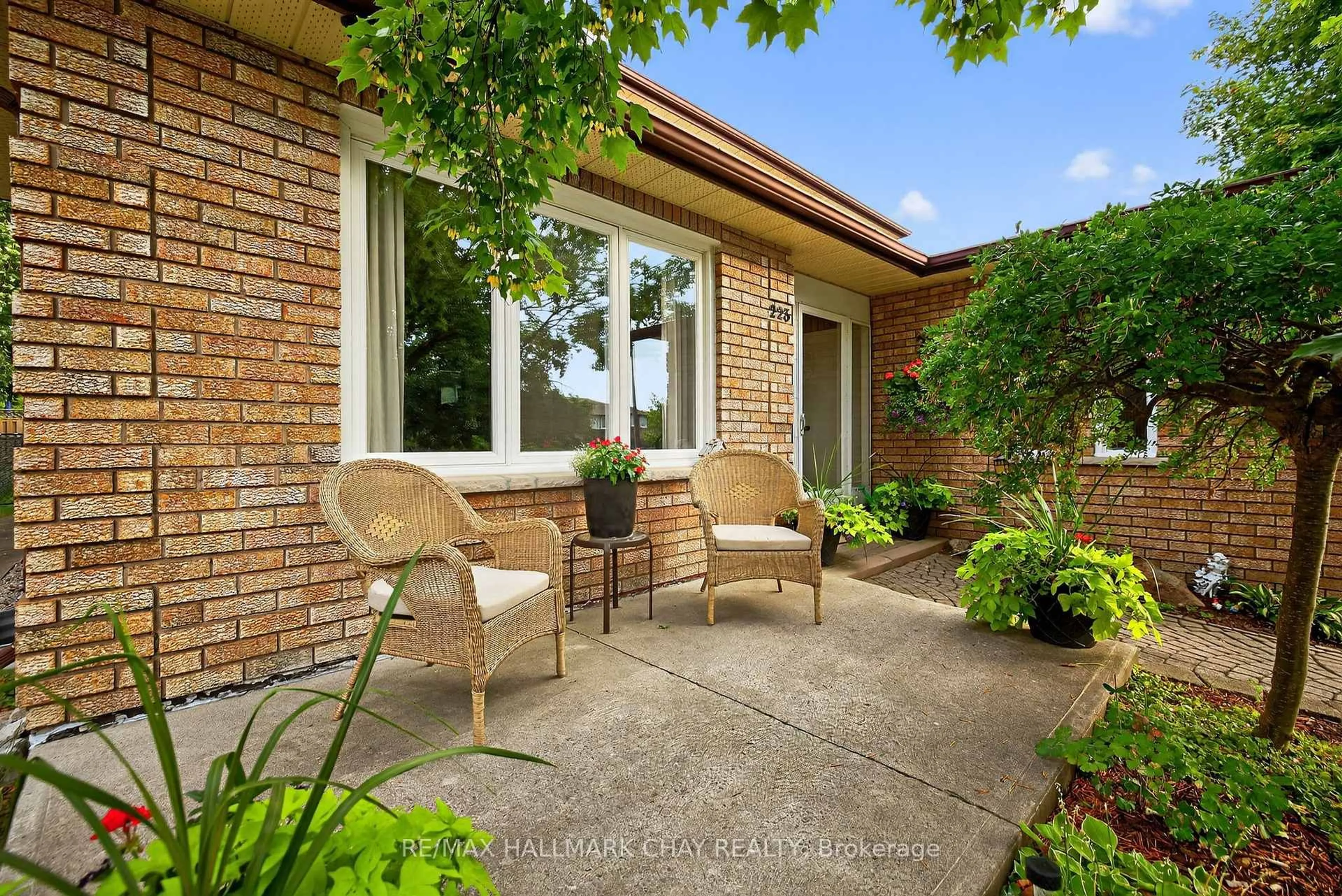 Home with brick exterior material, street for 223 Miller Park Ave, Bradford West Gwillimbury Ontario L3Z 2K2