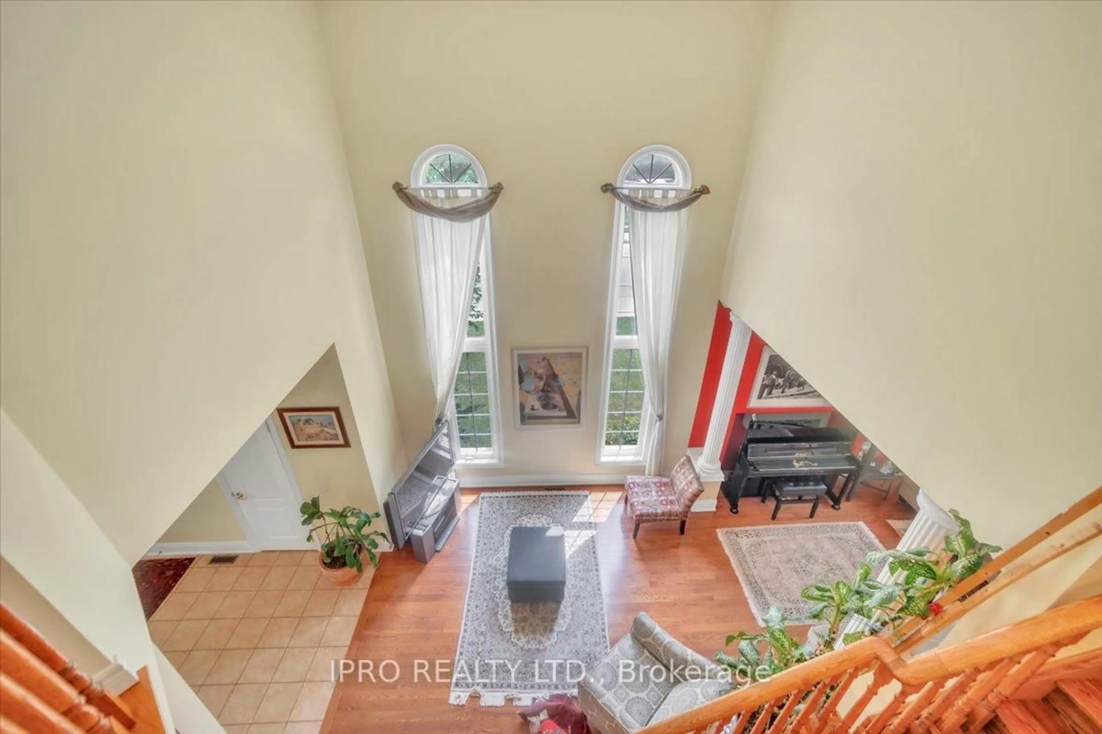 Indoor foyer for 1 Vitlor Dr, Richmond Hill Ontario L4E 2Y4