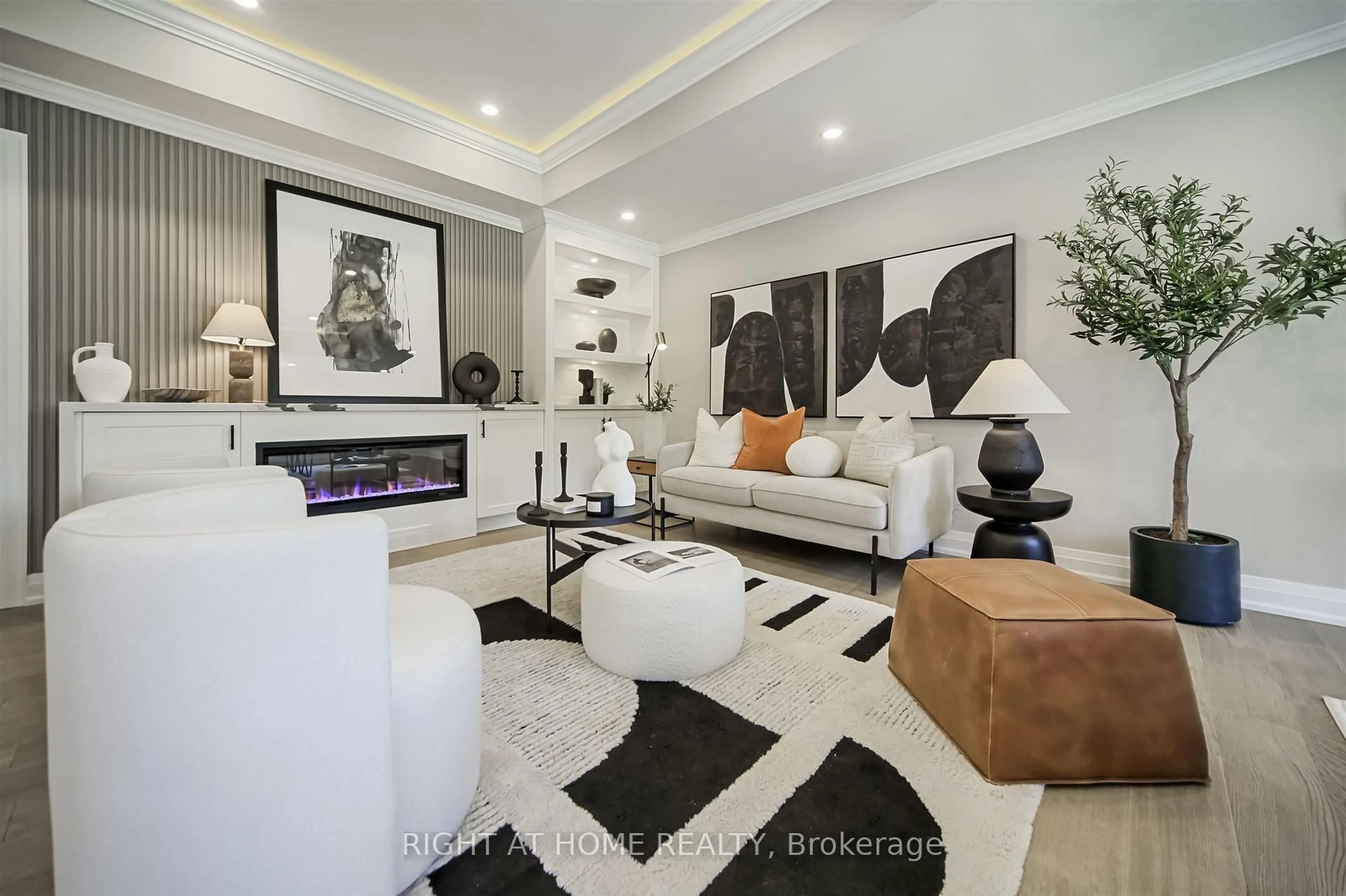 Living room with furniture, unknown for 33 Beech St, Uxbridge Ontario L9P 1A8
