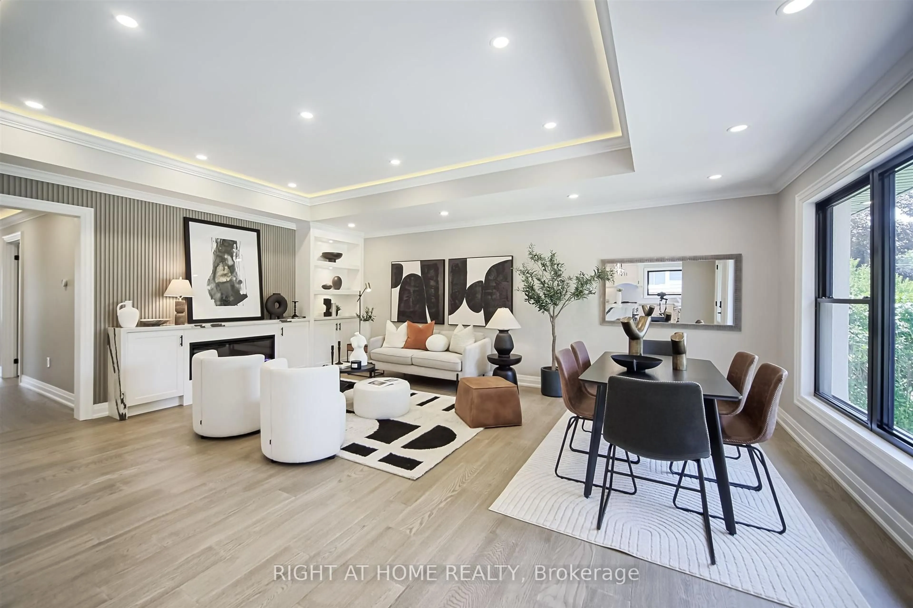 Living room with furniture, unknown for 33 Beech St, Uxbridge Ontario L9P 1A8
