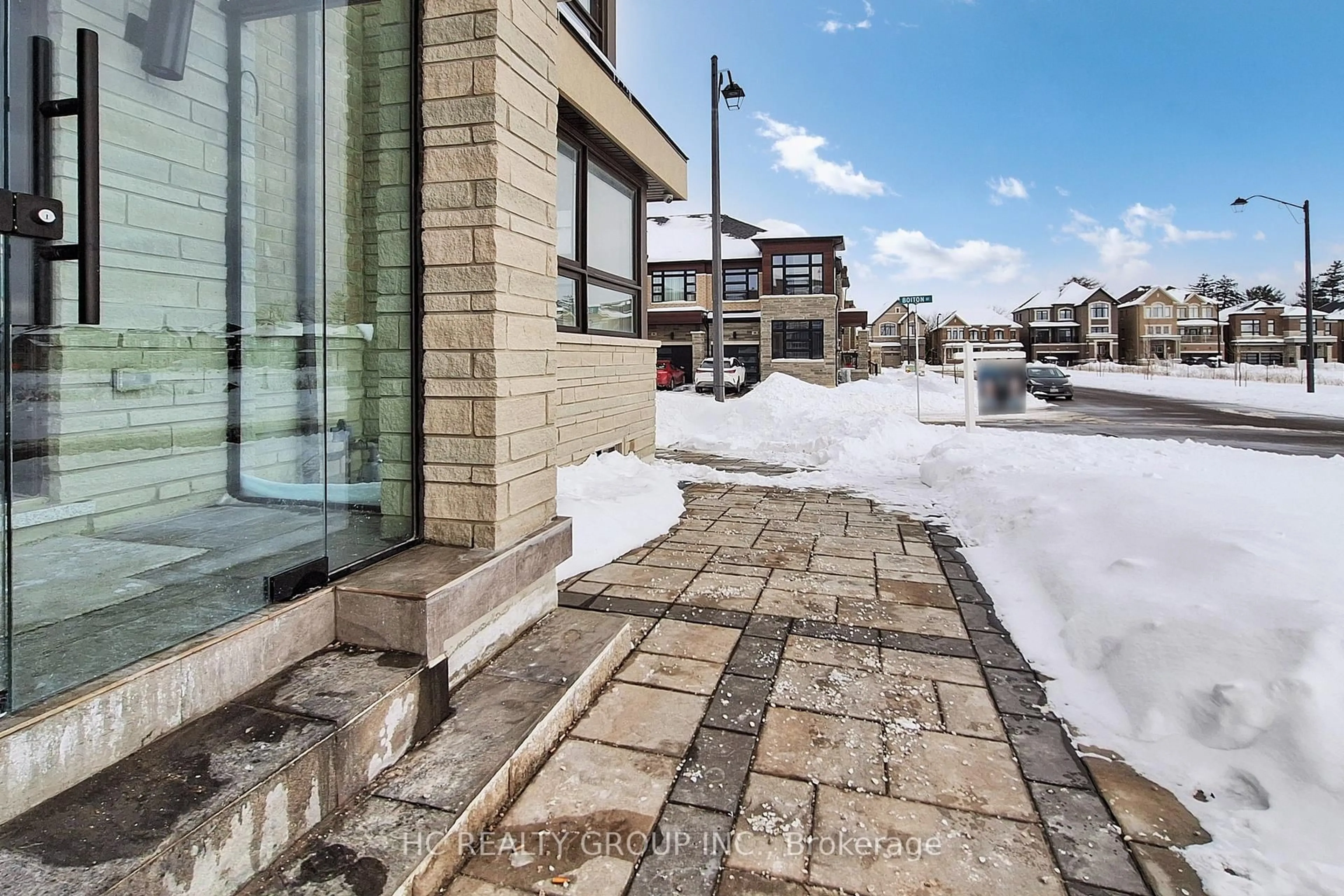 Patio, street for 87 Boiton St, Richmond Hill Ontario L4S 0M1