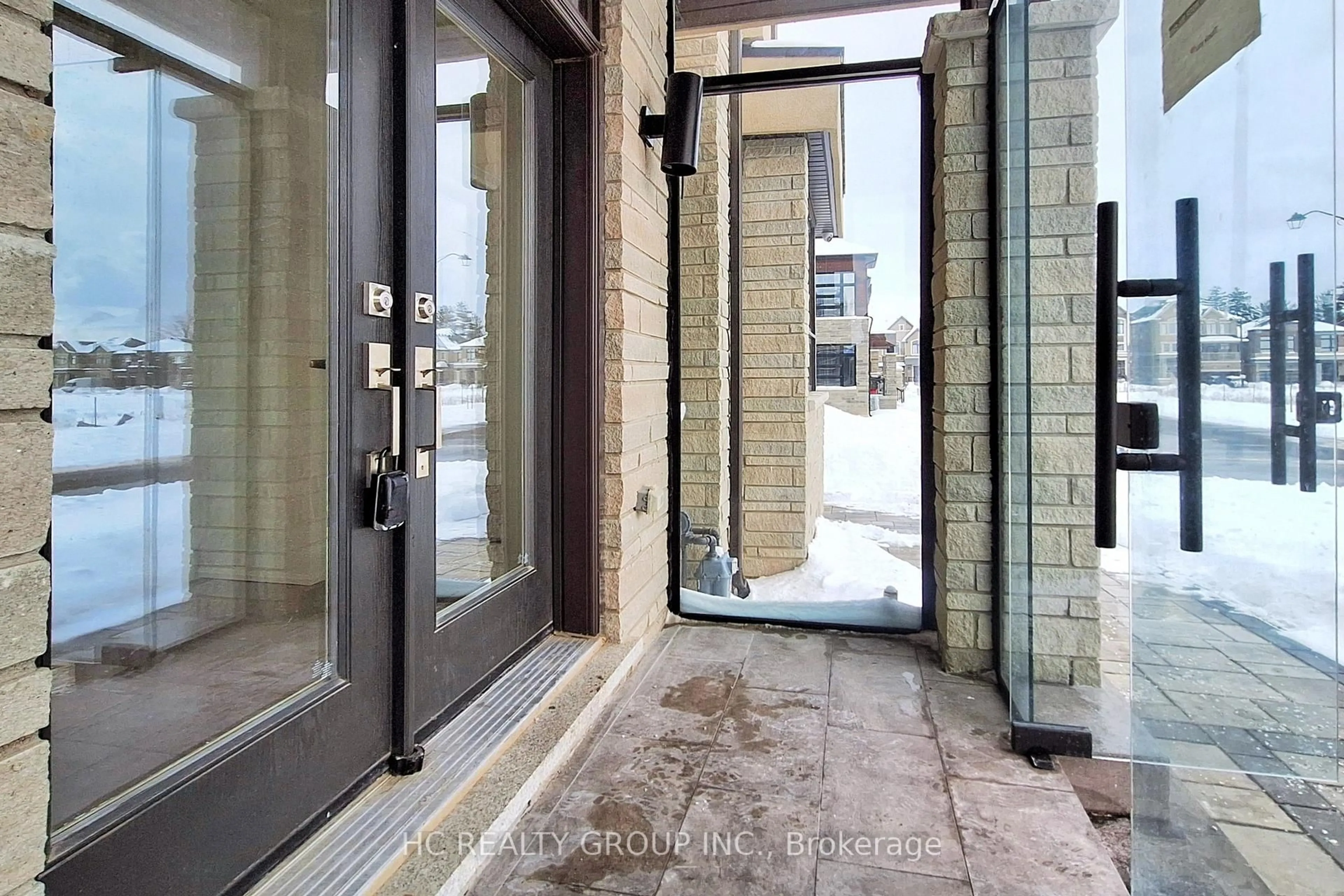 Indoor entryway for 87 Boiton St, Richmond Hill Ontario L4S 0M1