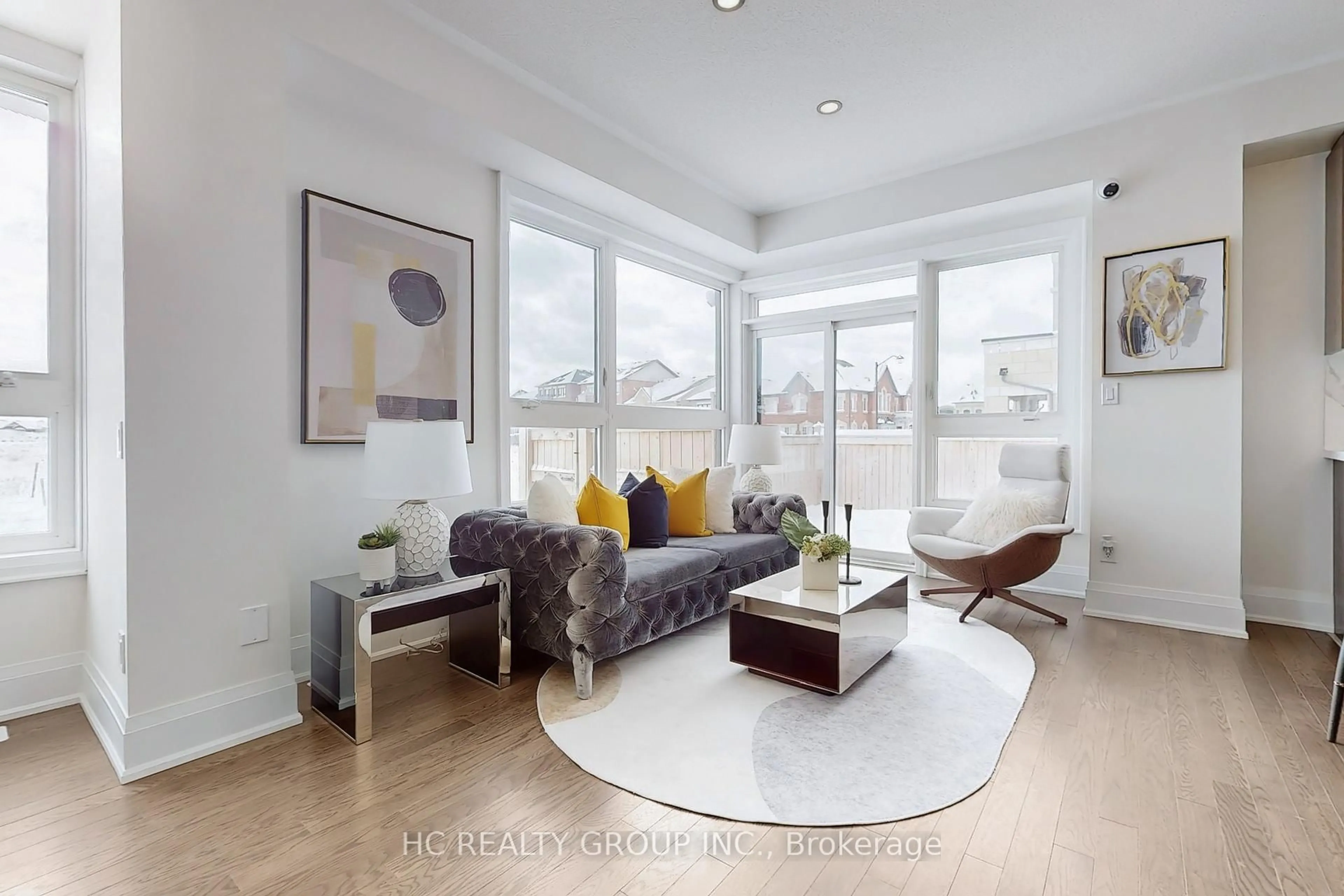 Living room with furniture, unknown for 87 Boiton St, Richmond Hill Ontario L4S 0M1