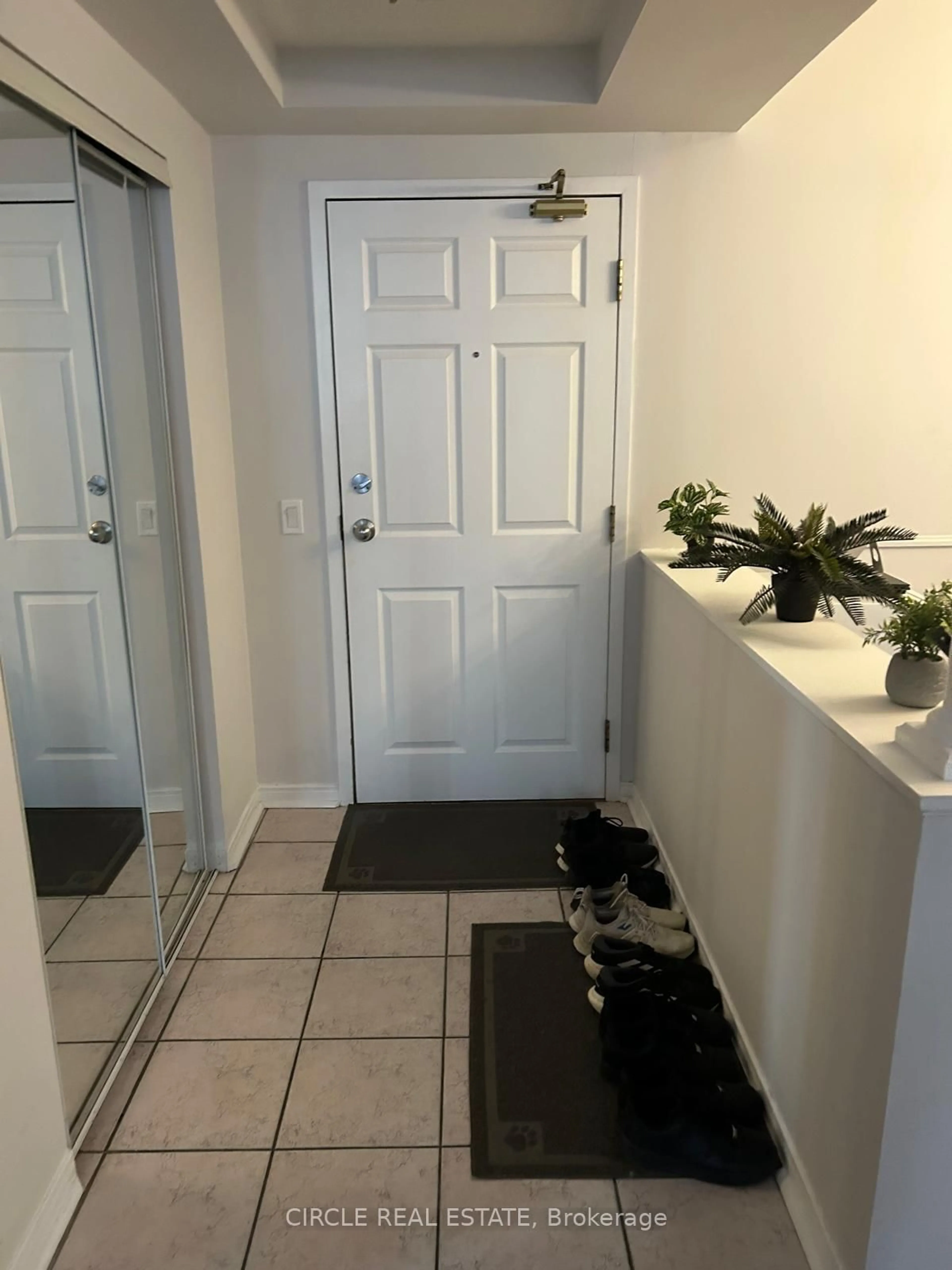 Indoor entryway for 7398 Yonge St #112, Vaughan Ontario L4J 8J2