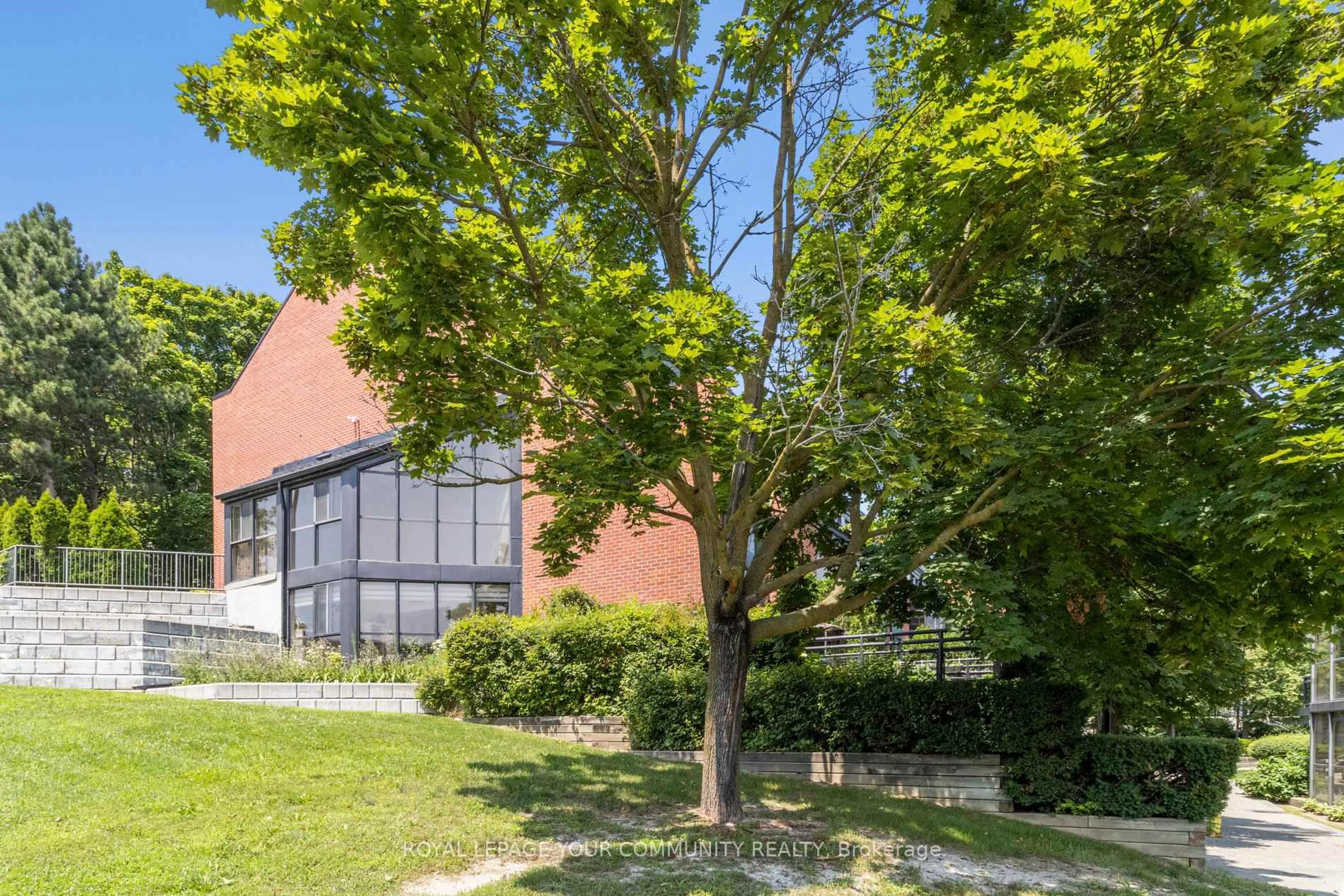 A pic from outside/outdoor area/front of a property/back of a property/a pic from drone, street for 100 Arbors Lane #TH1, Vaughan Ontario L4L 7G4