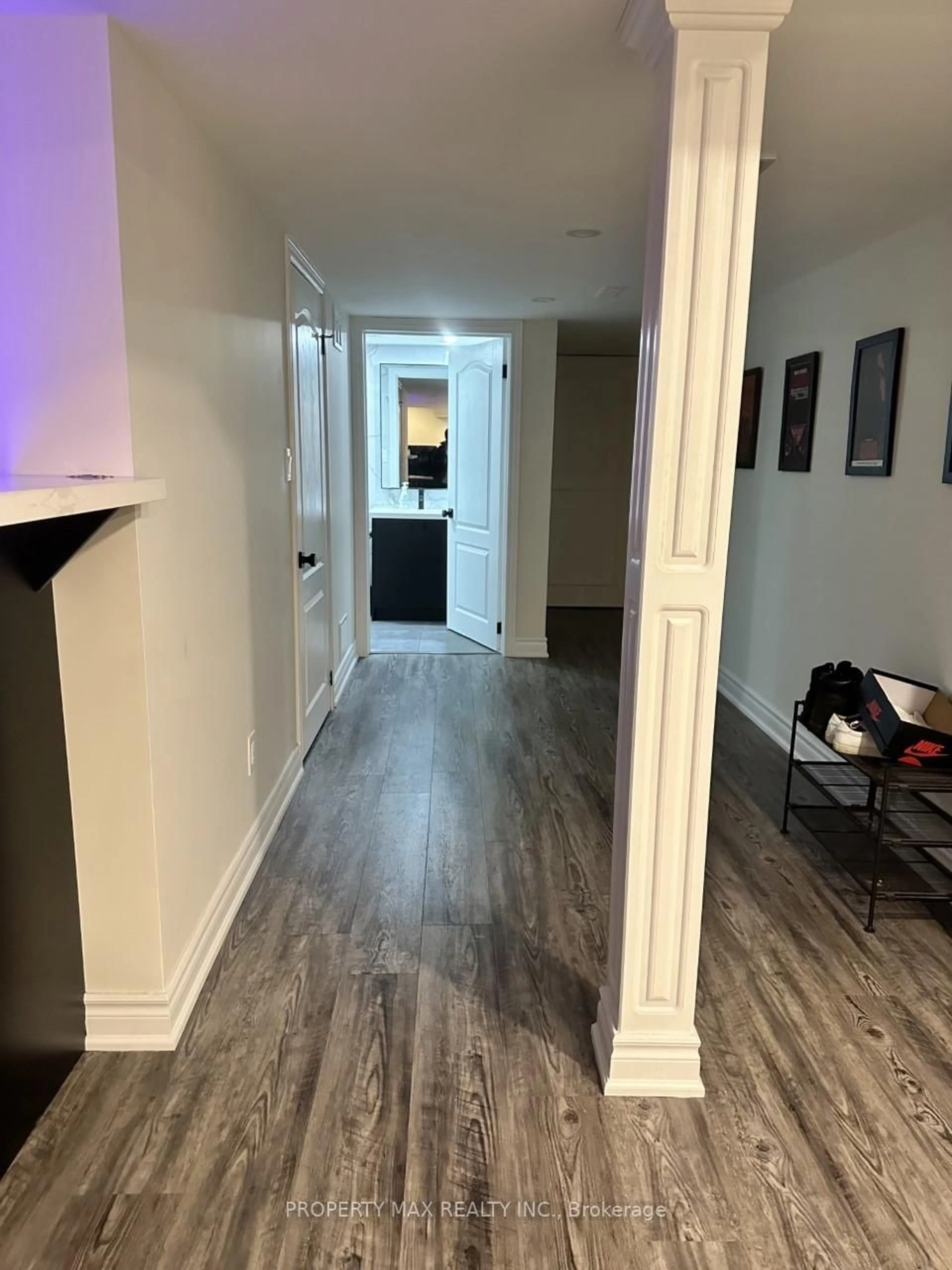 Indoor entryway for 48 Elmrill Rd, Markham Ontario L6C 2P1