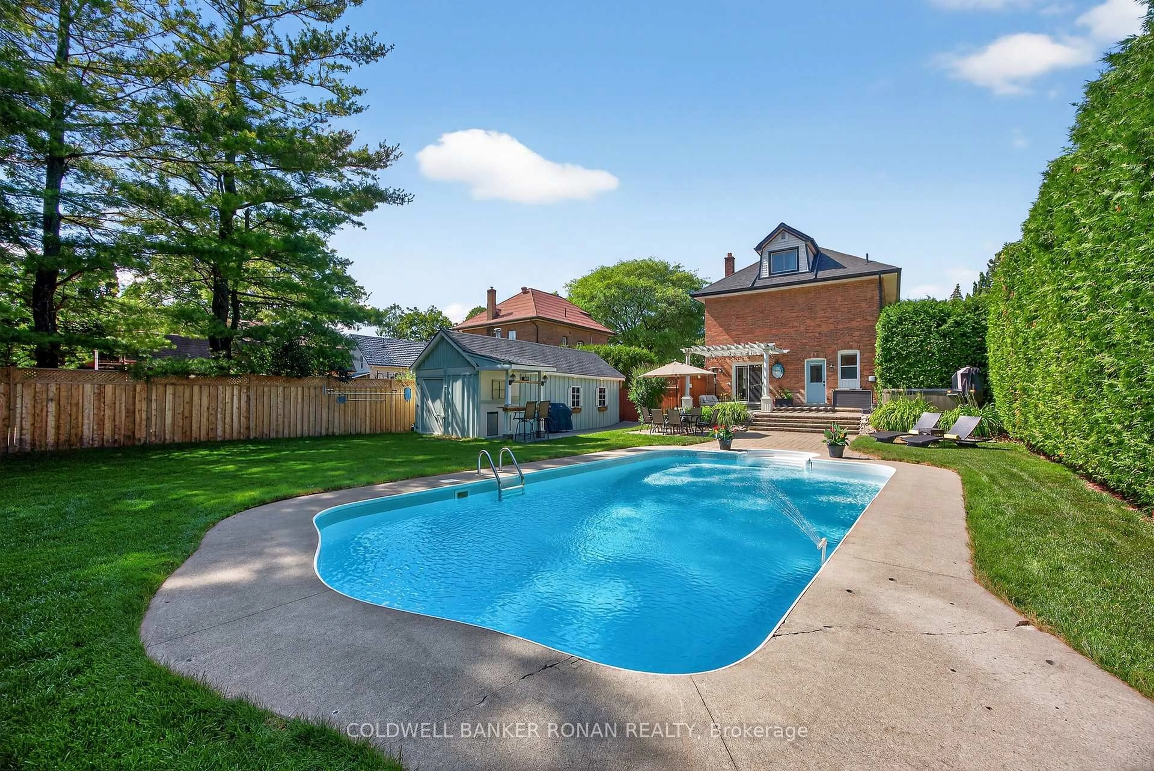 Pool for 163 Wellington St, New Tecumseth Ontario L9R 1H6