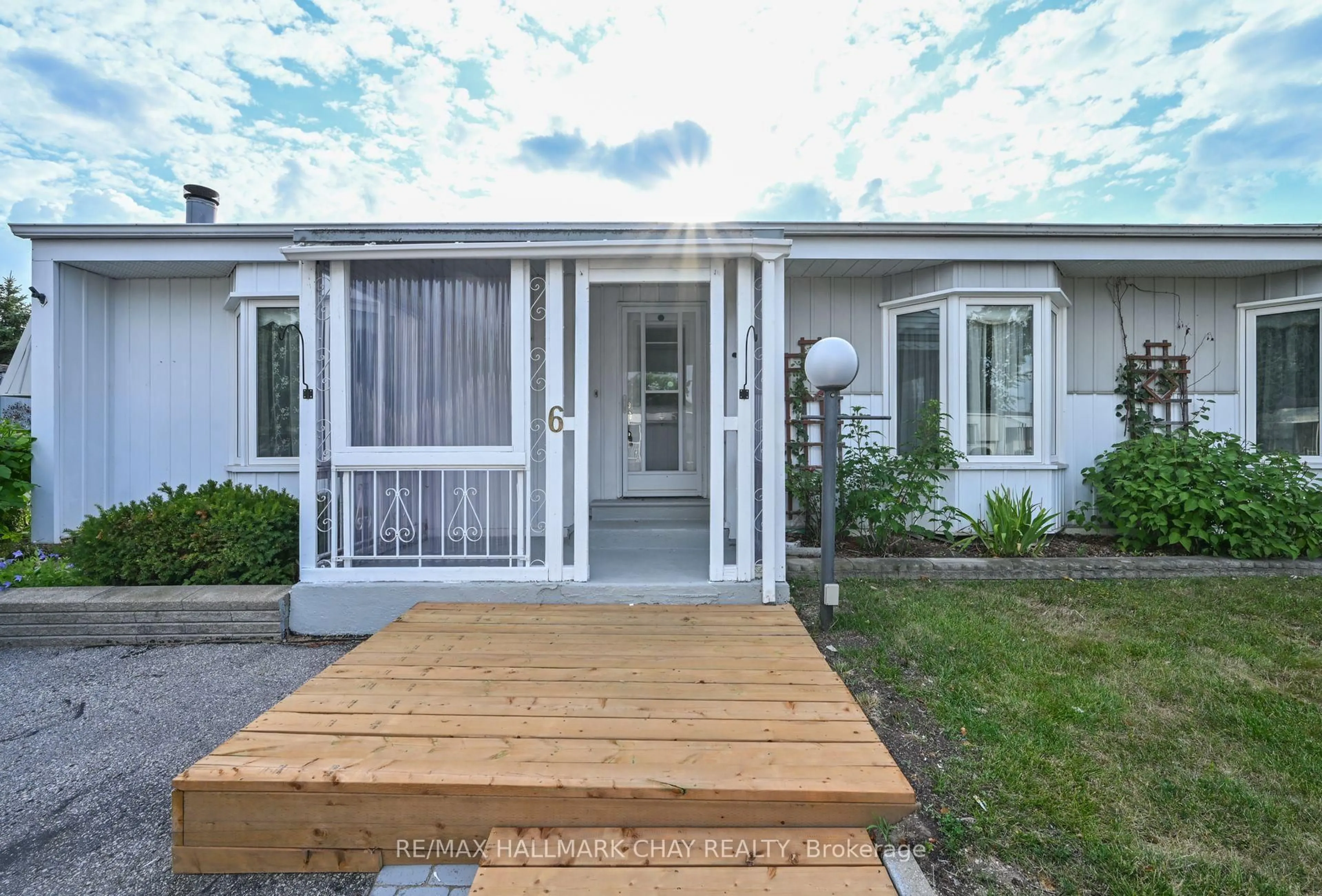 Home with vinyl exterior material, street for 6 Terra Nova Arm, Innisfil Ontario L9S 1S1