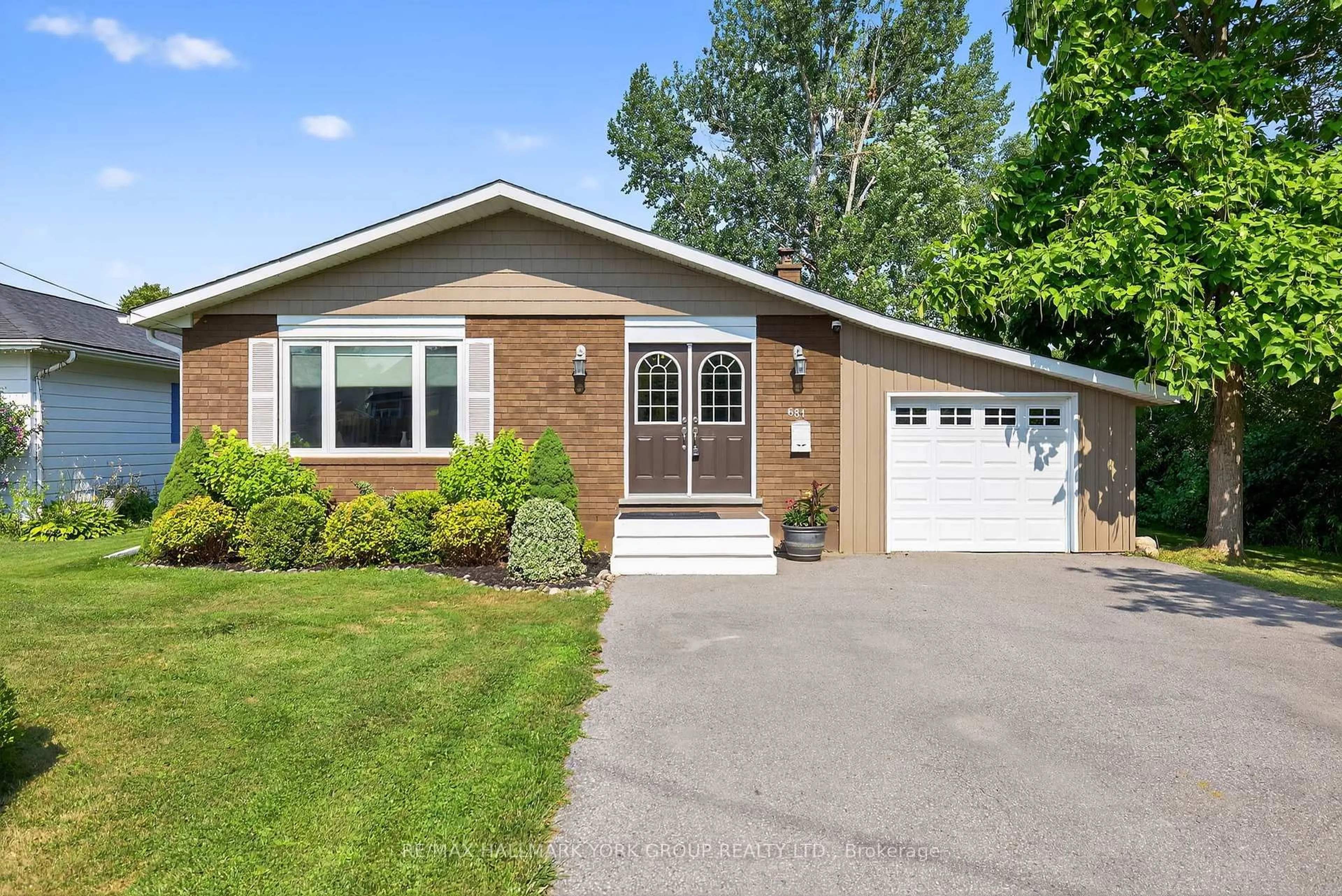 Home with vinyl exterior material, street for 681 Lake Dr, Georgina Ontario L4P 1T9