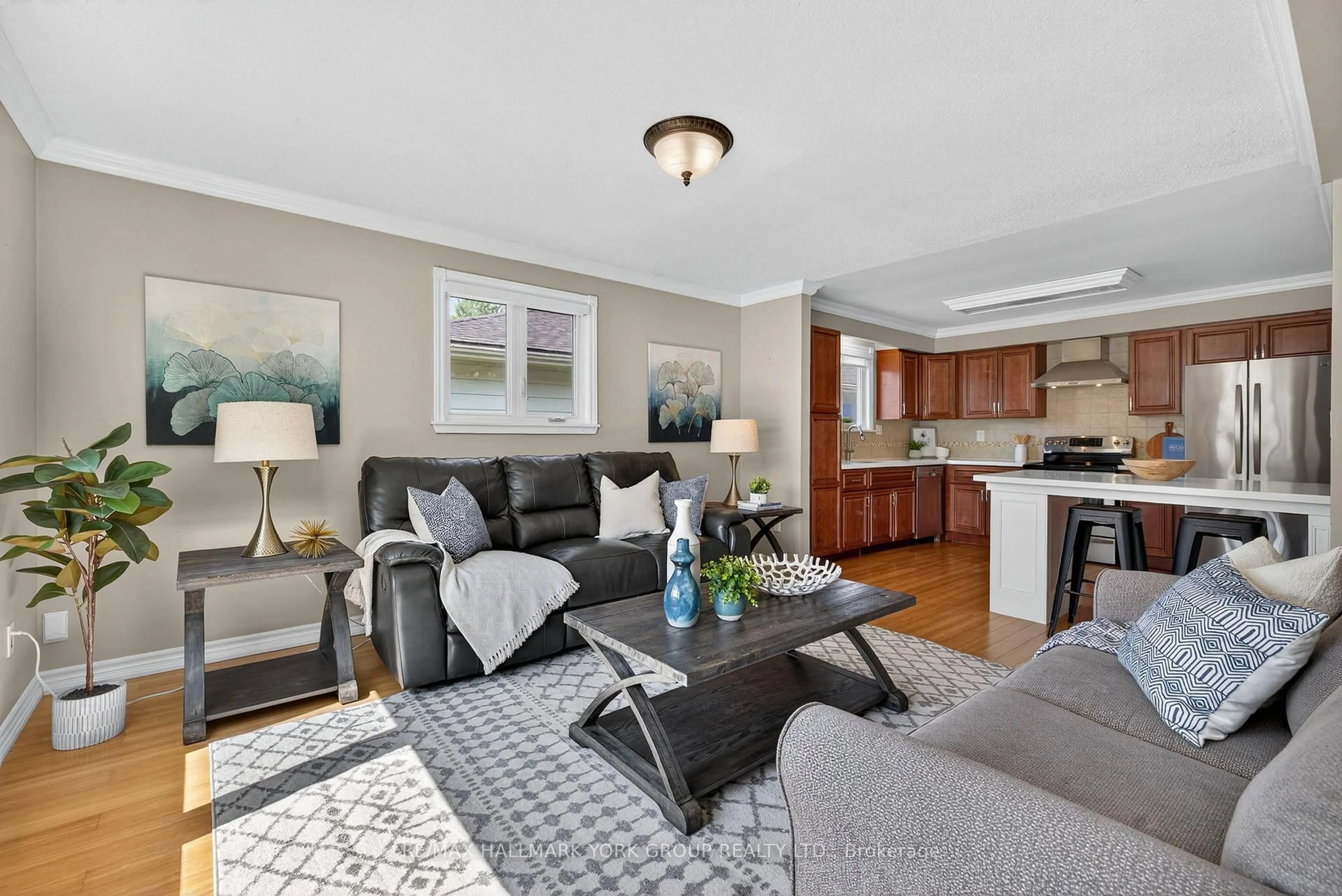 Living room with furniture, unknown for 681 Lake Dr, Georgina Ontario L4P 1T9