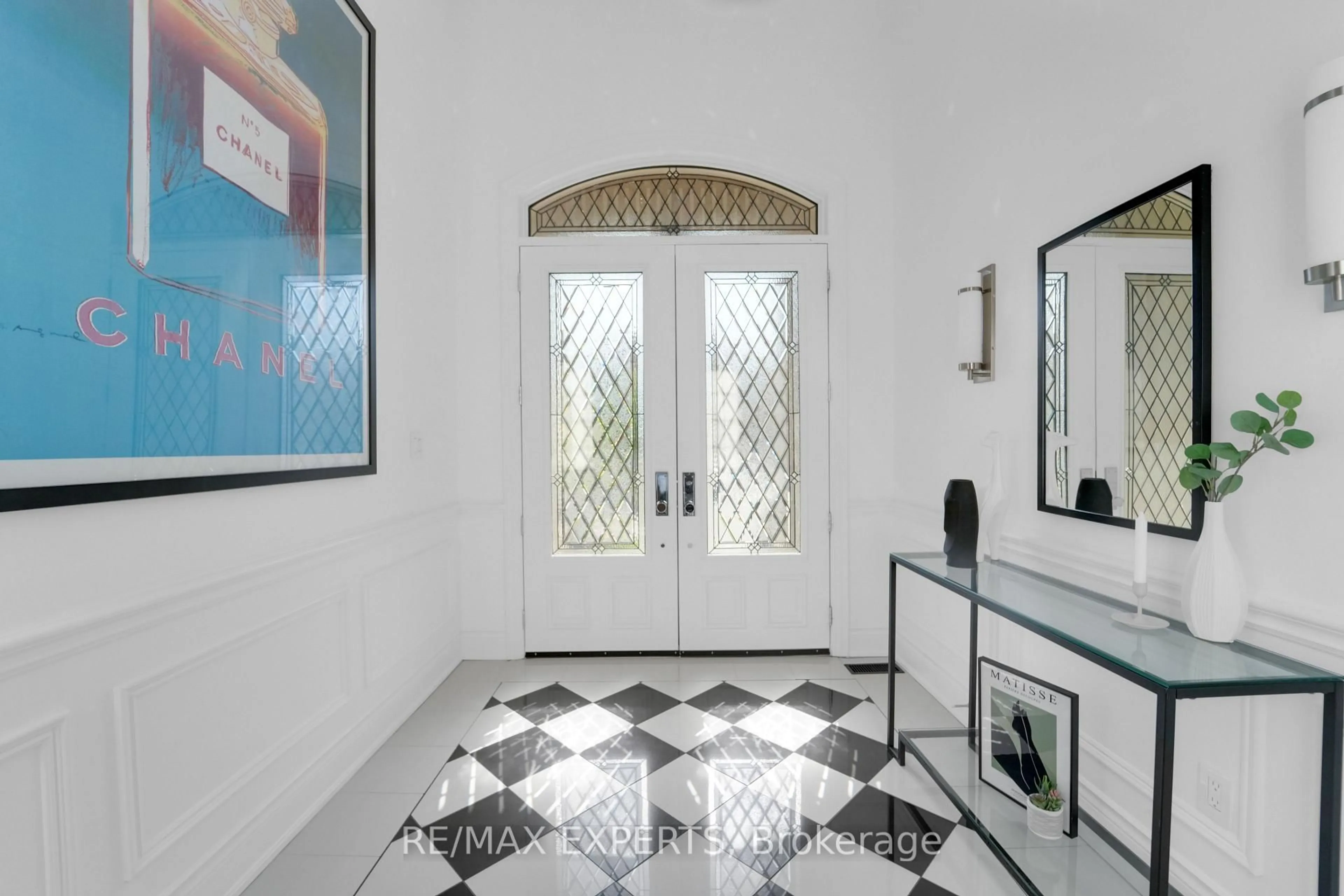 Indoor entryway for 180 Orleans Circ, Vaughan Ontario L4H 0V3
