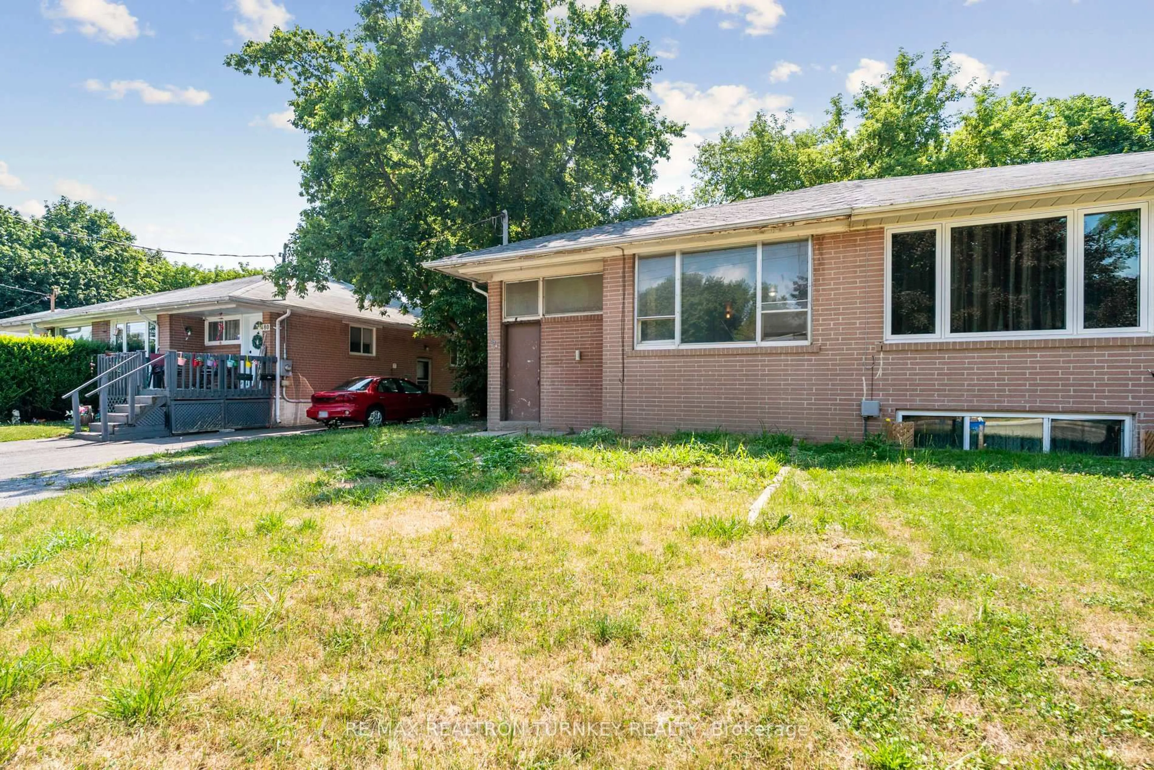 Home with vinyl exterior material, street for 176 Cherrywood Dr, Newmarket Ontario L3Y 2X8