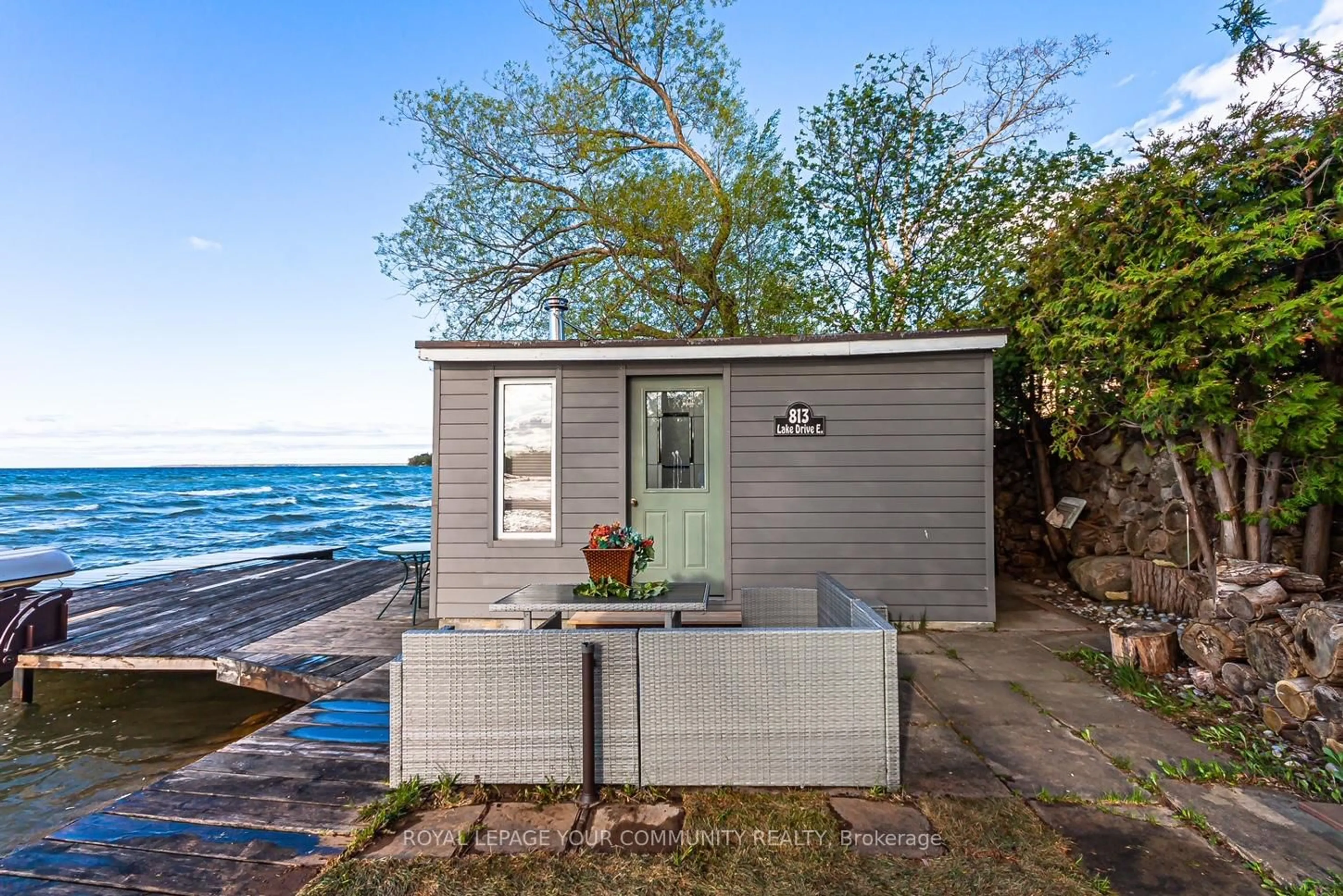 Patio, water/lake/river/ocean view for 813 Lake Dr, Georgina Ontario L0E 1L0