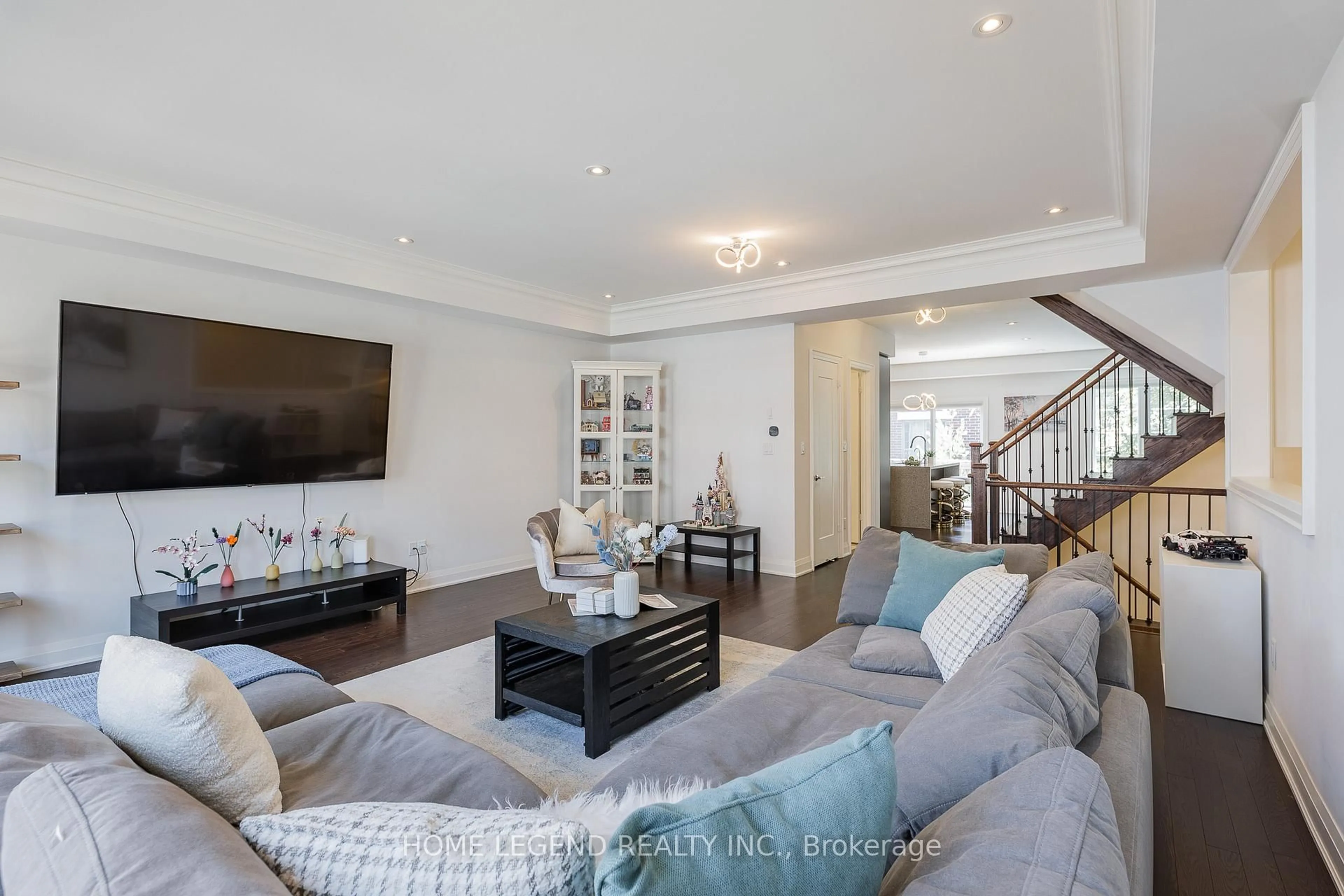 Living room with furniture, unknown for 11 Dolan Lane, Richmond Hill Ontario L4B 0G4