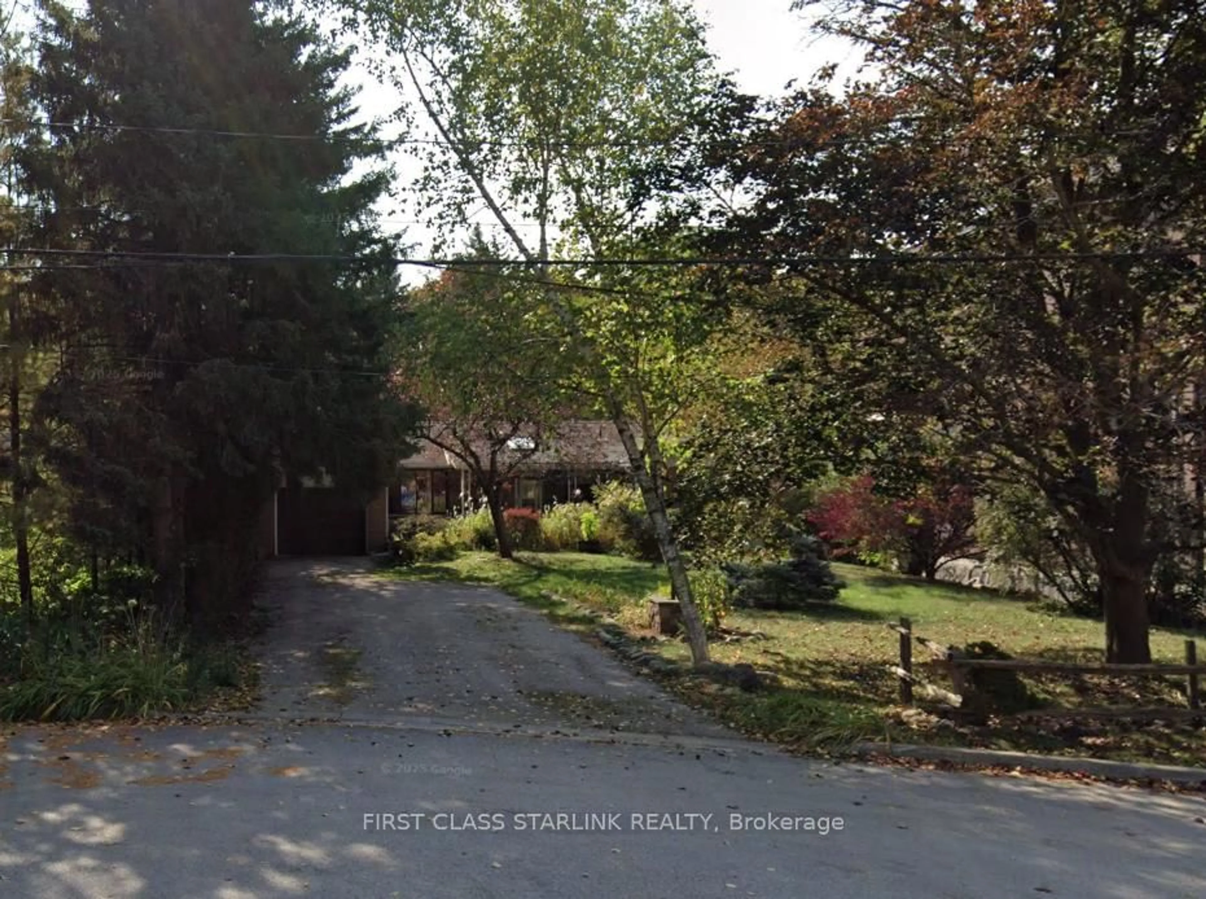 A pic from outside/outdoor area/front of a property/back of a property/a pic from drone, street for 91 Birch Ave, Richmond Hill Ontario L4C 6C5