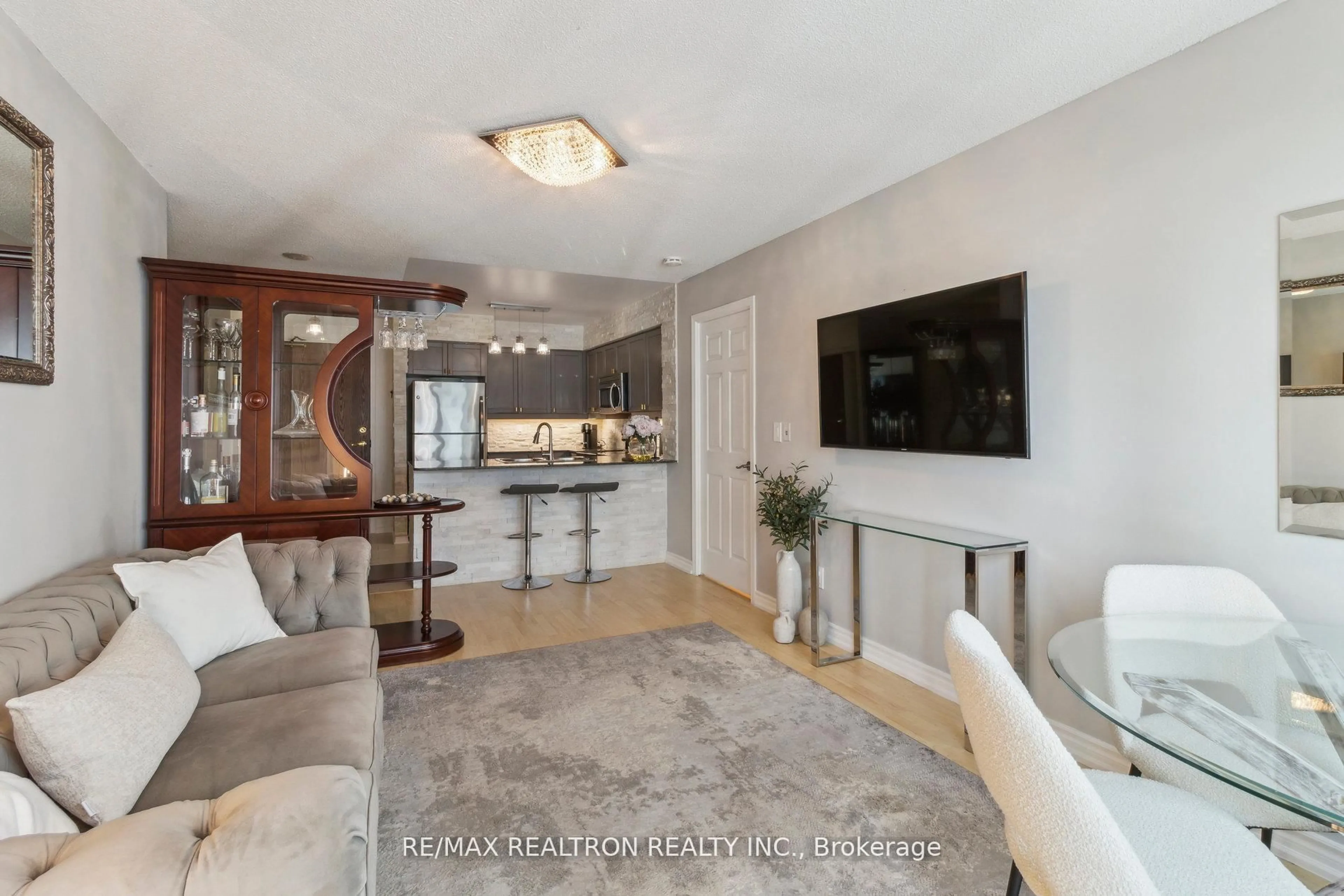 Open concept kitchen, unknown for 185 Oneida Cres #Ph12, Richmond Hill Ontario L4B 0B1