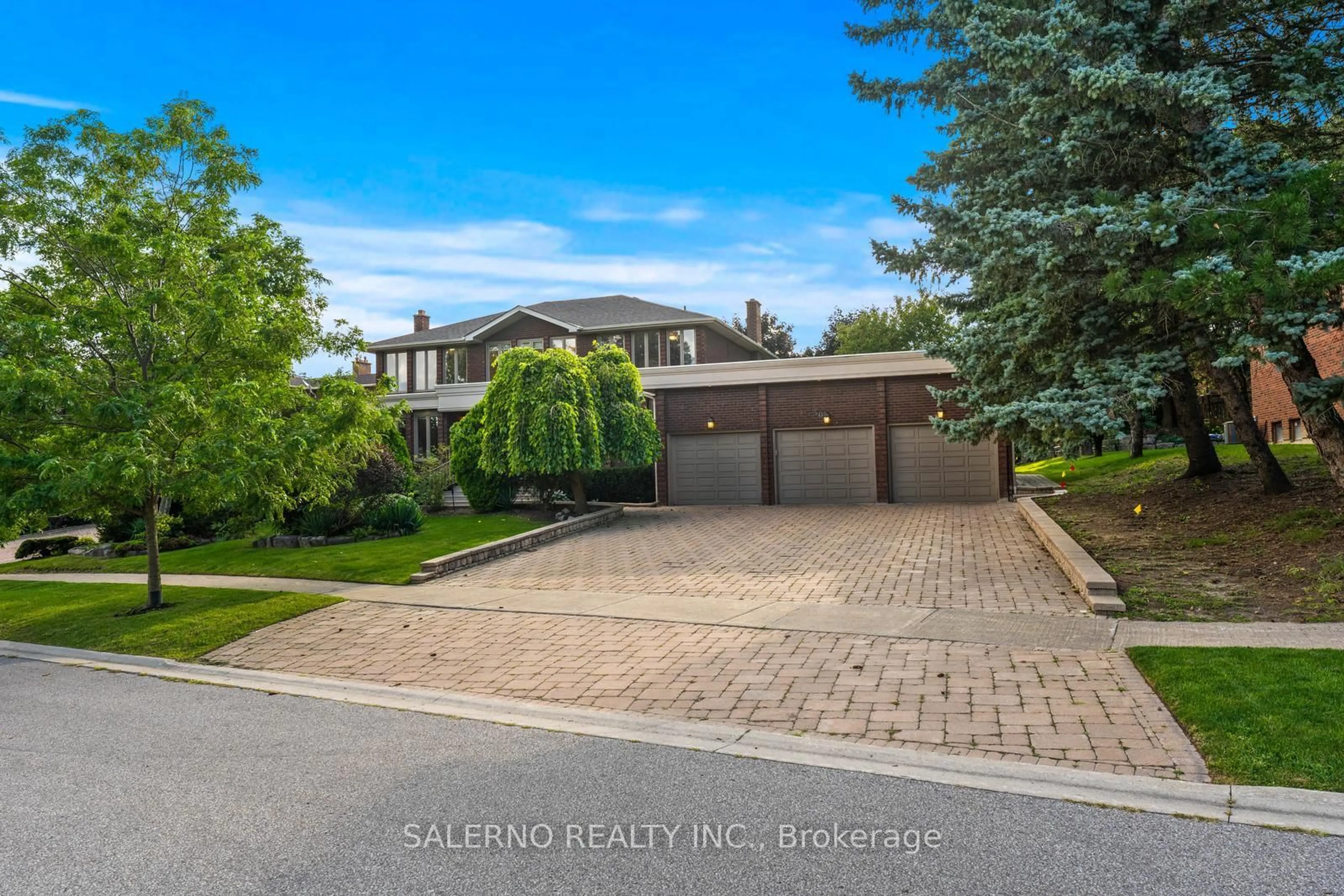 A pic from outside/outdoor area/front of a property/back of a property/a pic from drone, street for 30 Charmaine Rd, Vaughan Ontario L4L 1K2