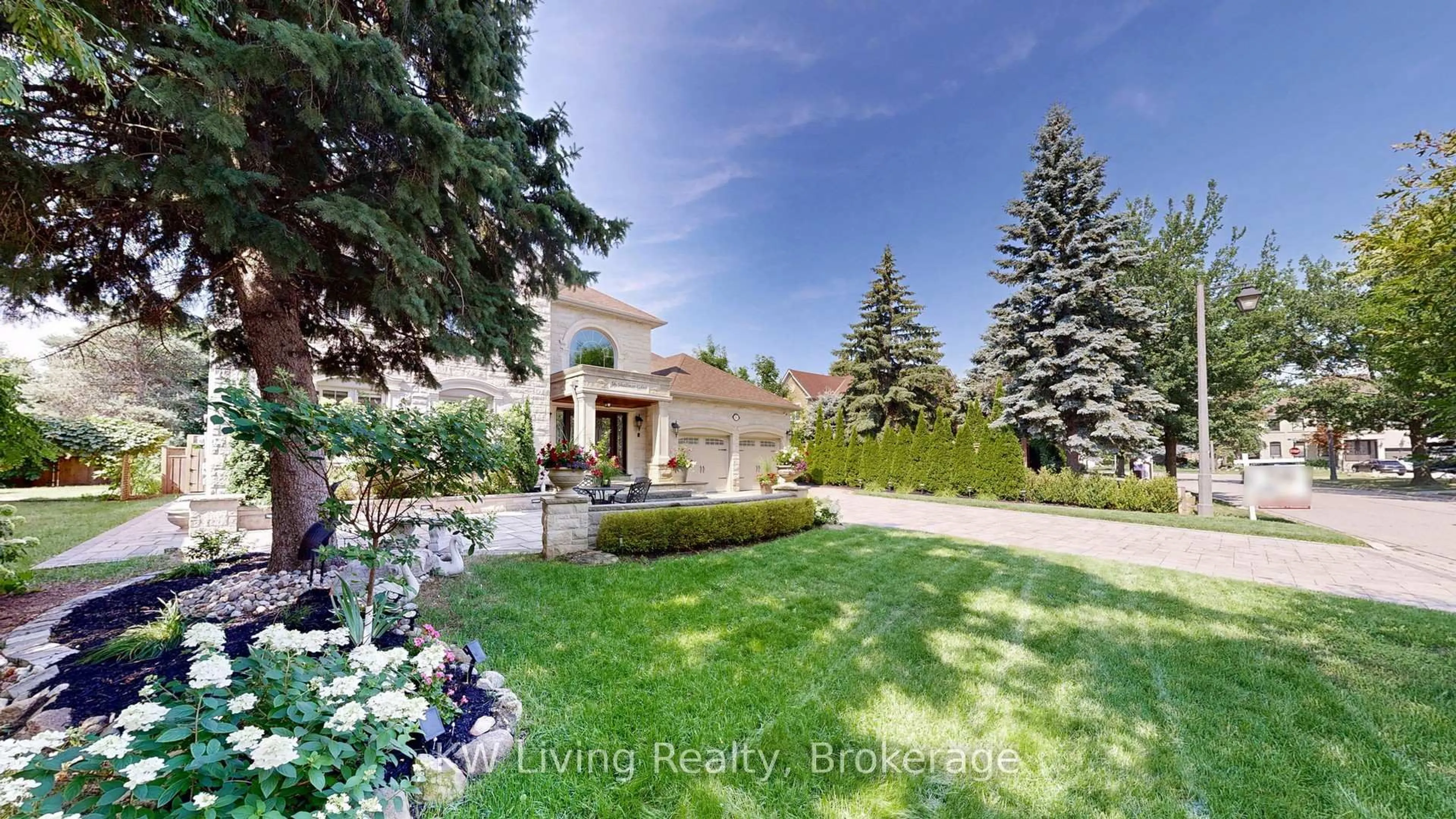A pic from outside/outdoor area/front of a property/back of a property/a pic from drone, street for 16 Shallmar Gdns, Richmond Hill Ontario L4B 3G4