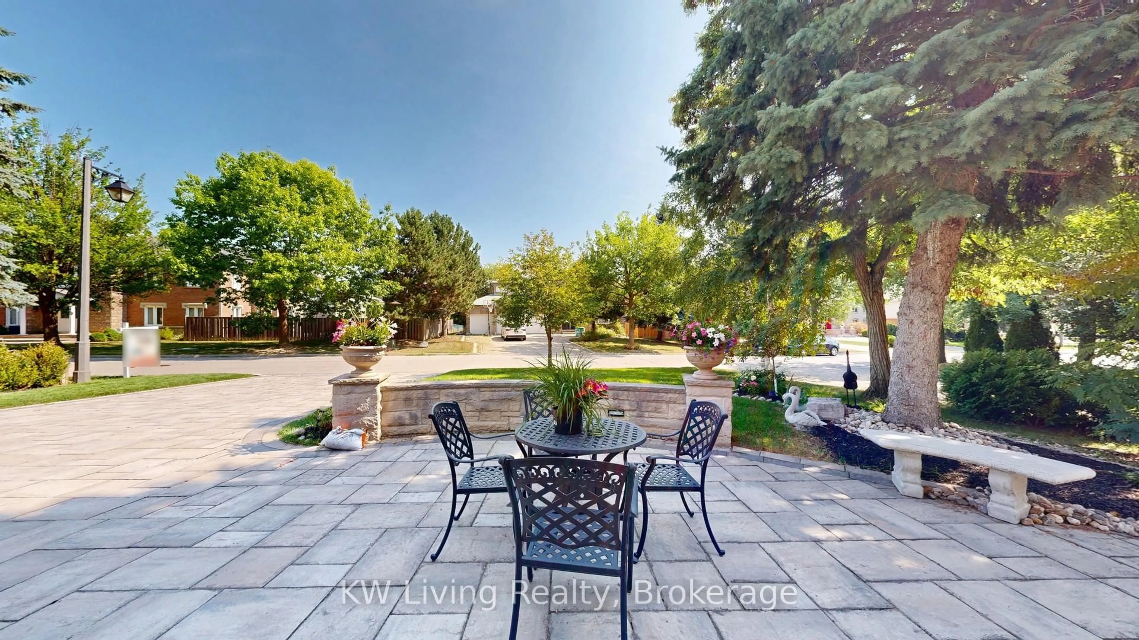 Patio, street for 16 Shallmar Gdns, Richmond Hill Ontario L4B 3G4