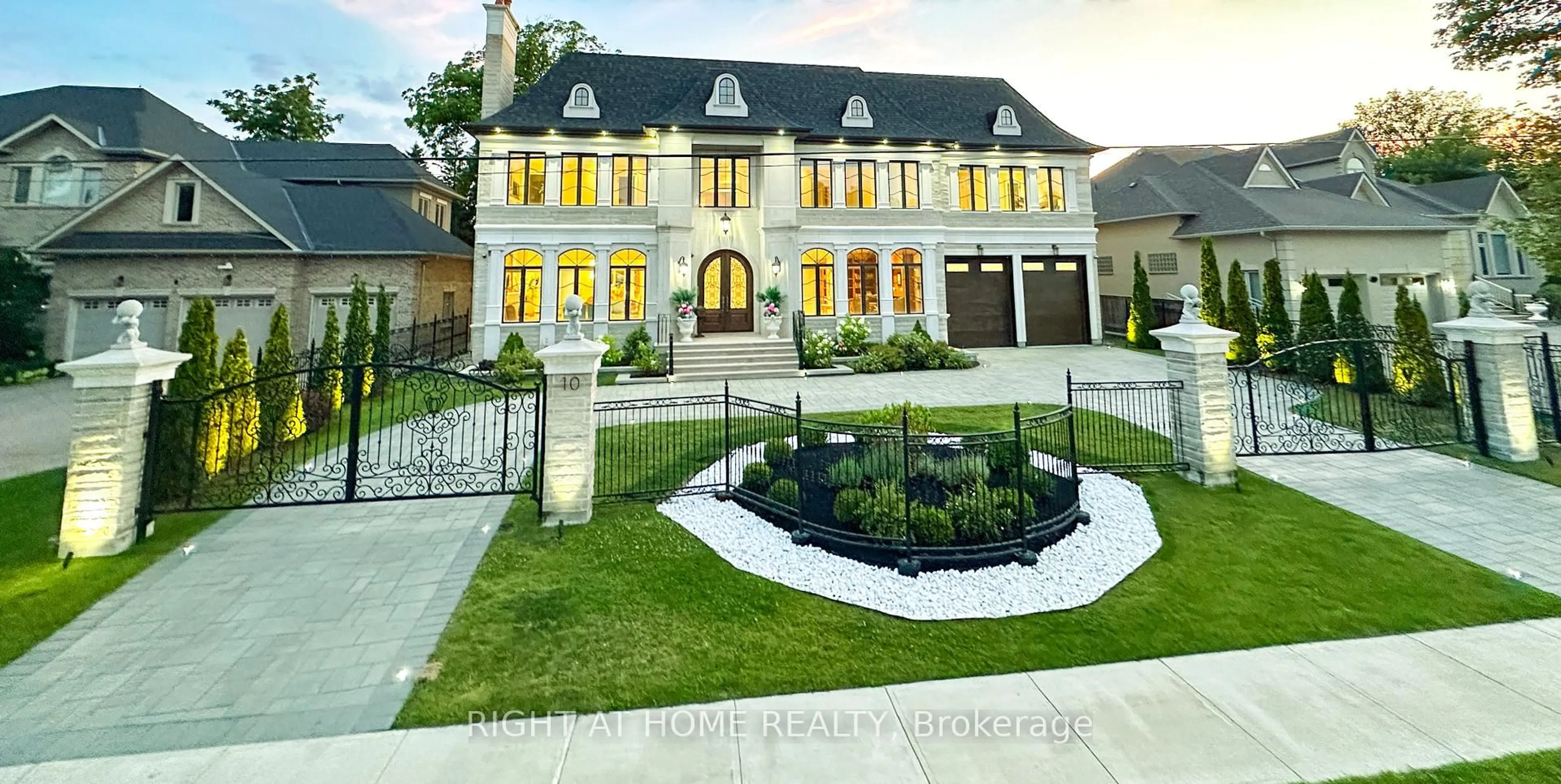 Unknown for 10 Yongeview Ave, Richmond Hill Ontario L4C 7A4