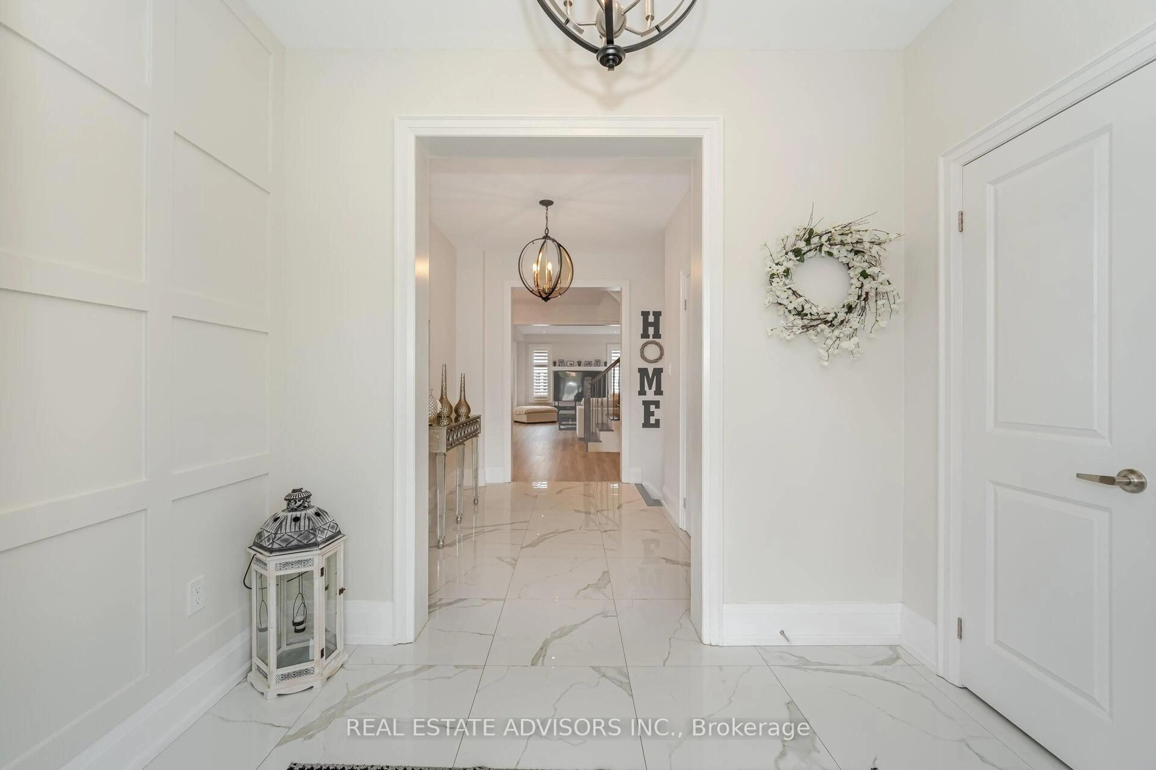 Indoor entryway for 81 Pridham Pl, New Tecumseth Ontario L0G 1W0