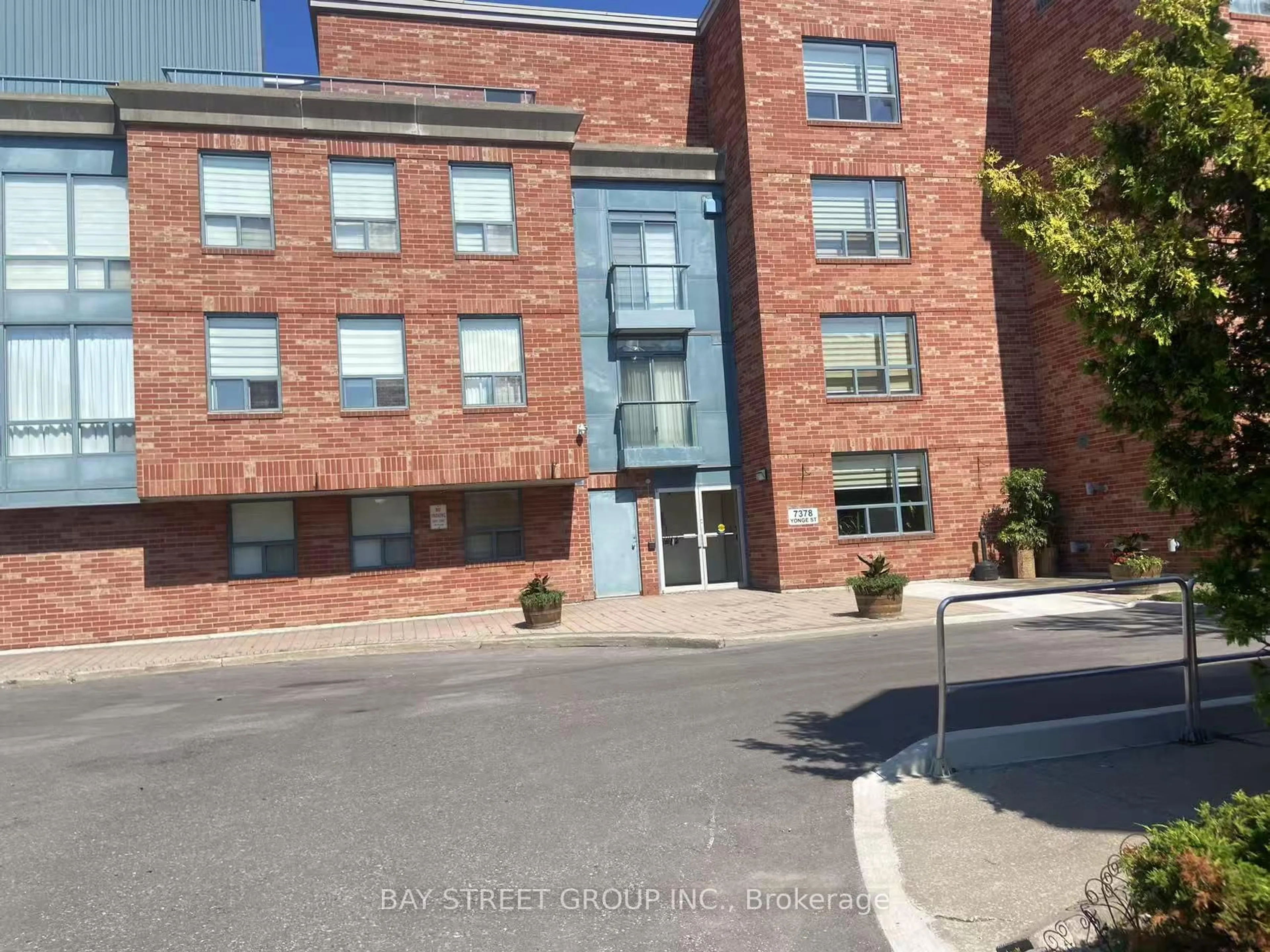 A pic from outside/outdoor area/front of a property/back of a property/a pic from drone, street for 7378 Yonge St #212, Vaughan Ontario L4J 8J1