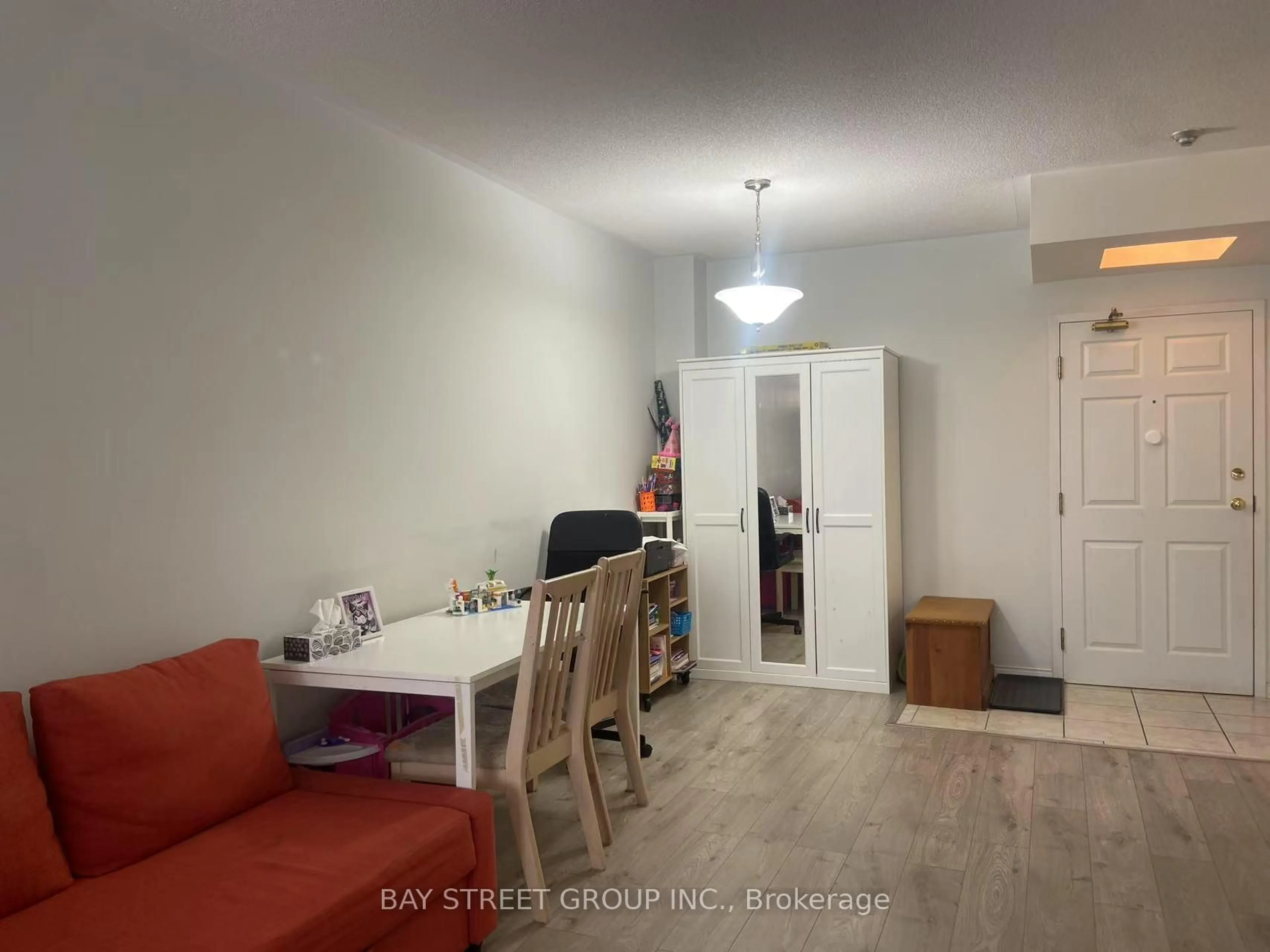 A pic of a room for 7378 Yonge St #212, Vaughan Ontario L4J 8J1