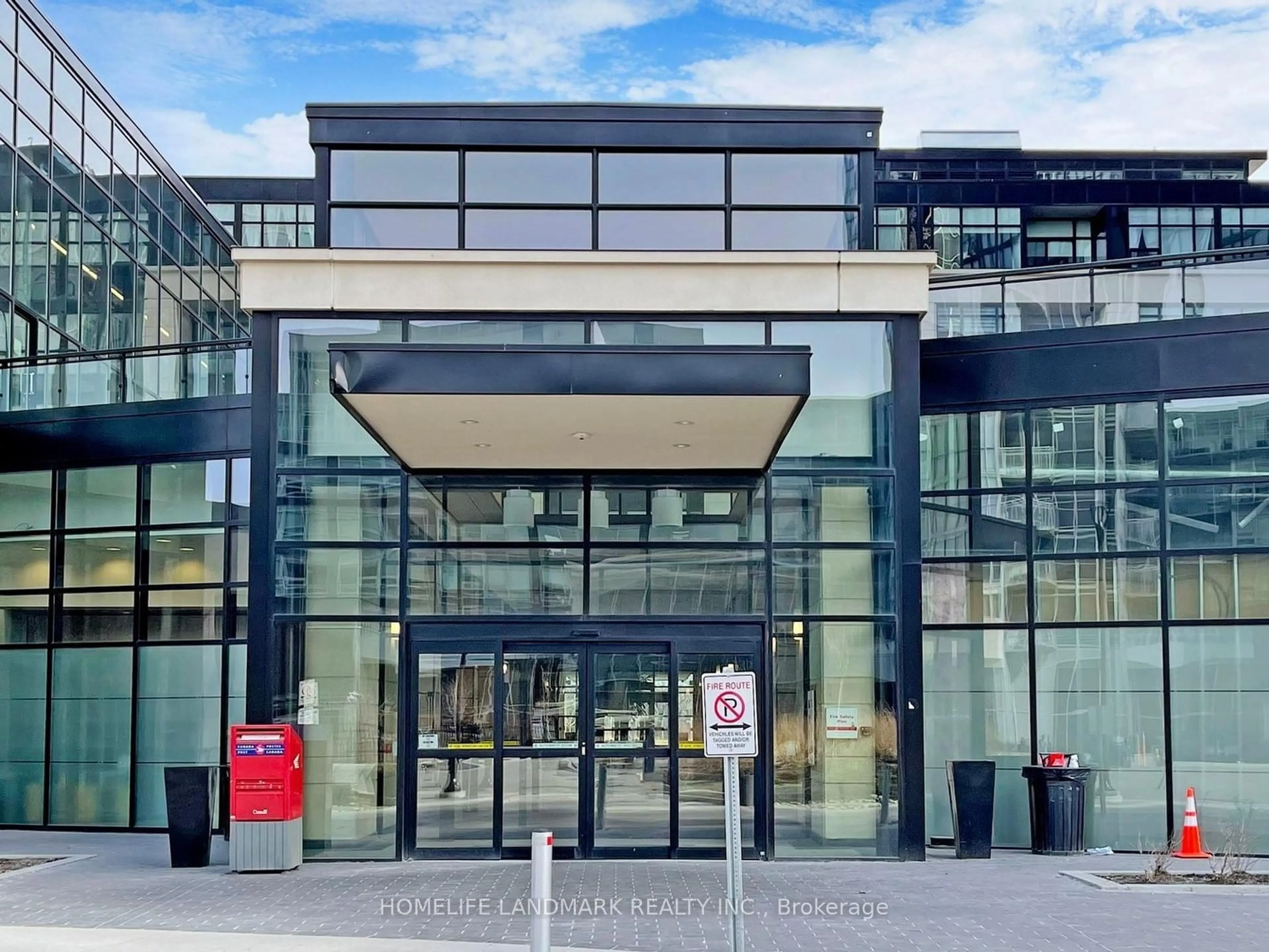 Indoor foyer for 2910 Highway 7 Rd #1802, Vaughan Ontario L4K 0G3