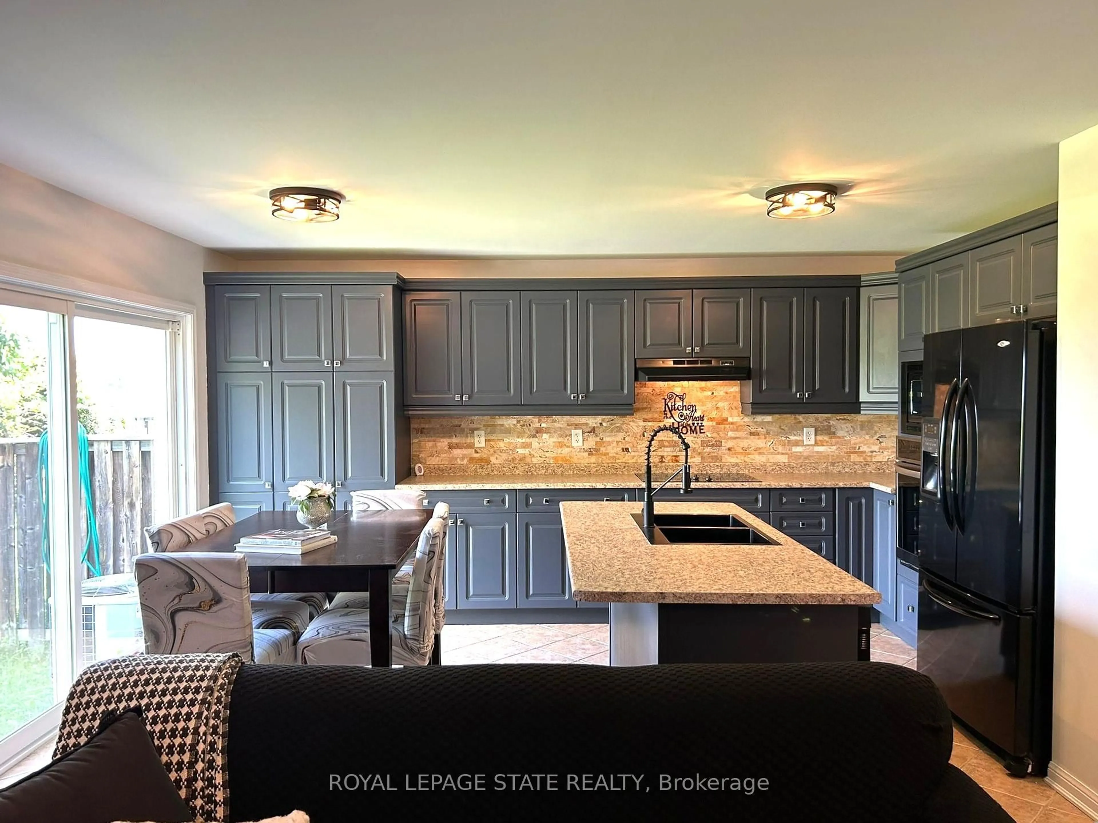 Open concept kitchen, unknown for 78 John W Taylor Ave, New Tecumseth Ontario L9R 0C9