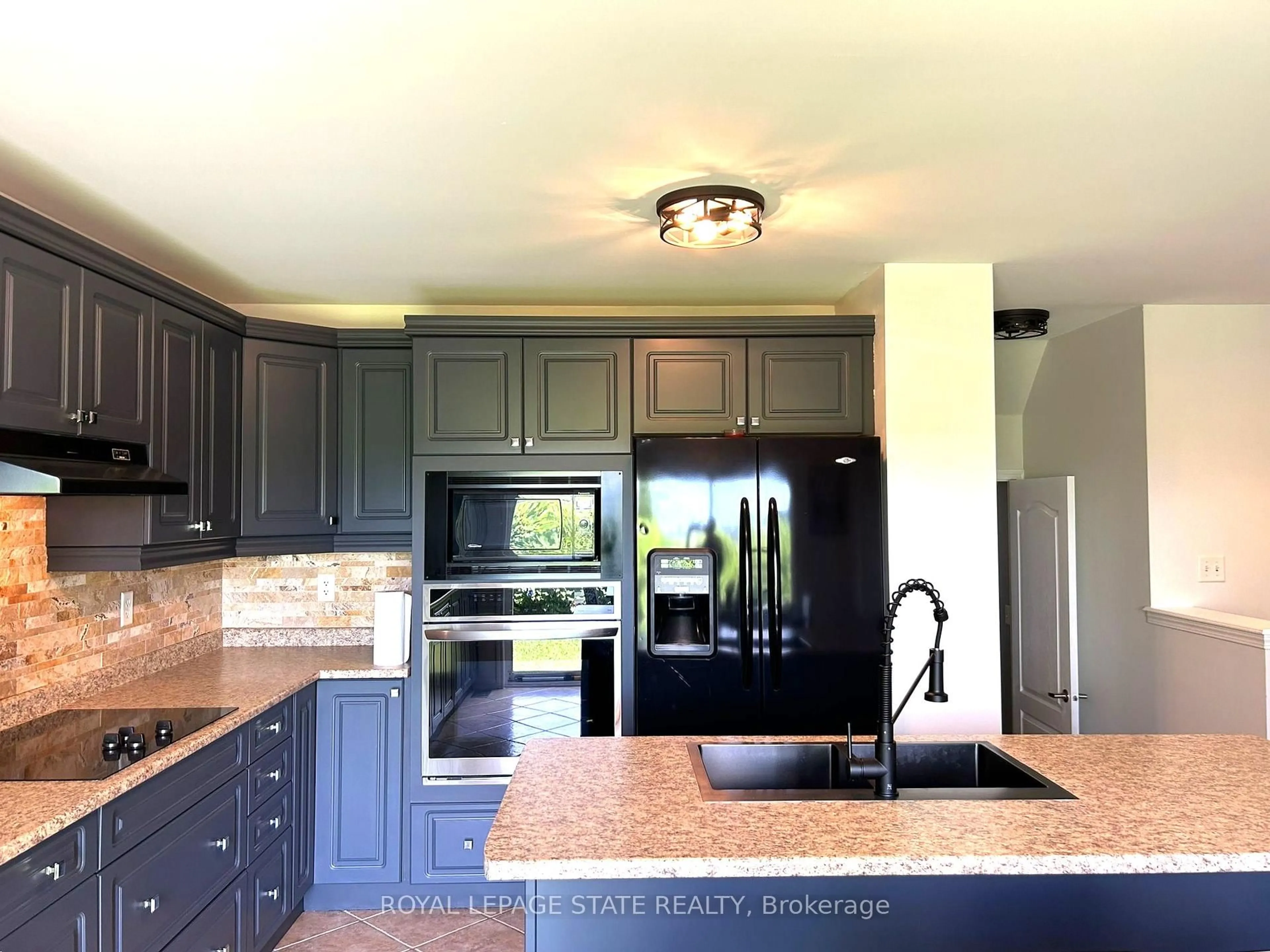 Open concept kitchen, ceramic/tile floor for 78 John W Taylor Ave, New Tecumseth Ontario L9R 0C9