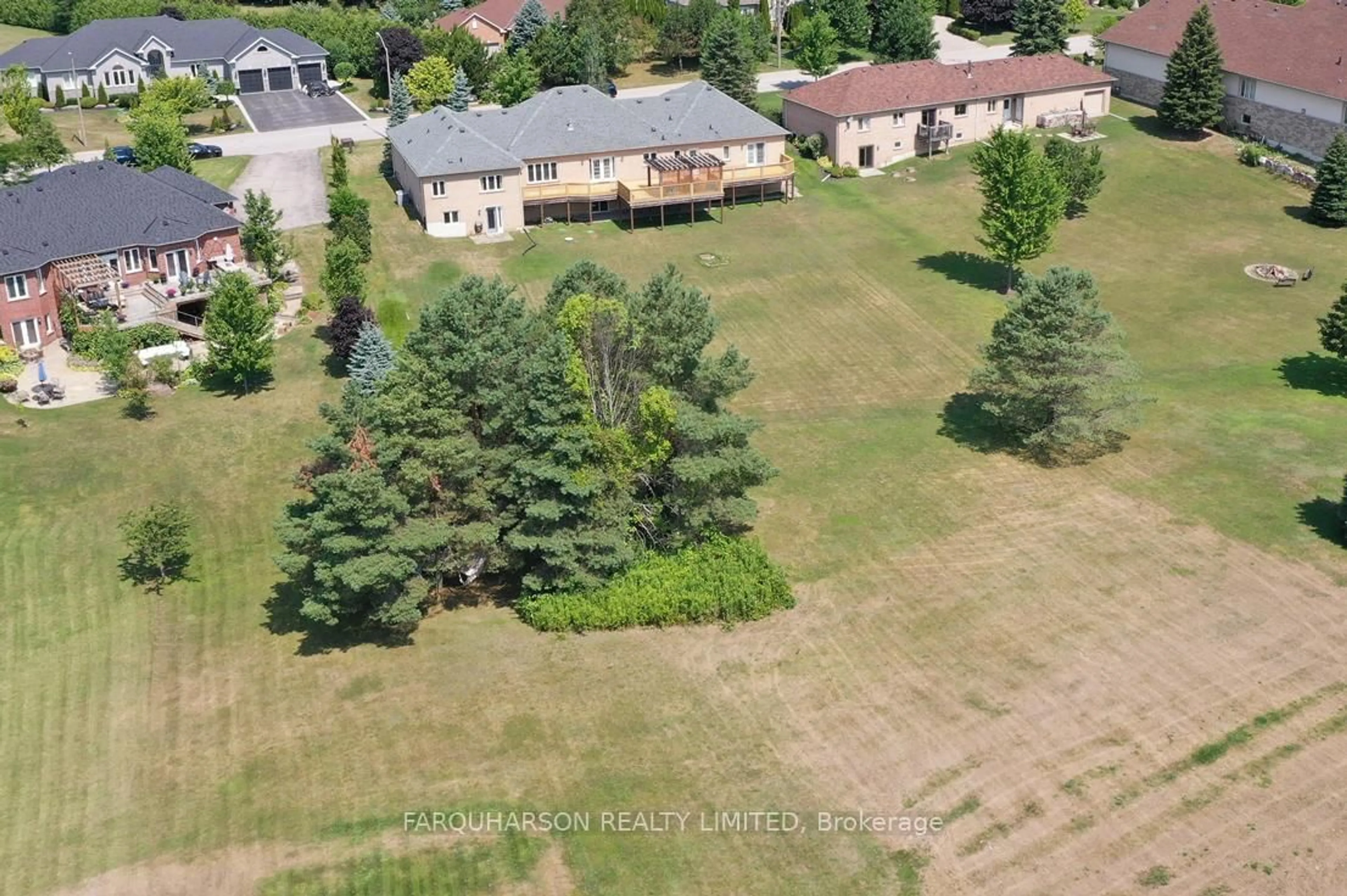 A pic from outside/outdoor area/front of a property/back of a property/a pic from drone, unknown for 39 Deer Ridge Rd, Uxbridge Ontario L0C 1A0