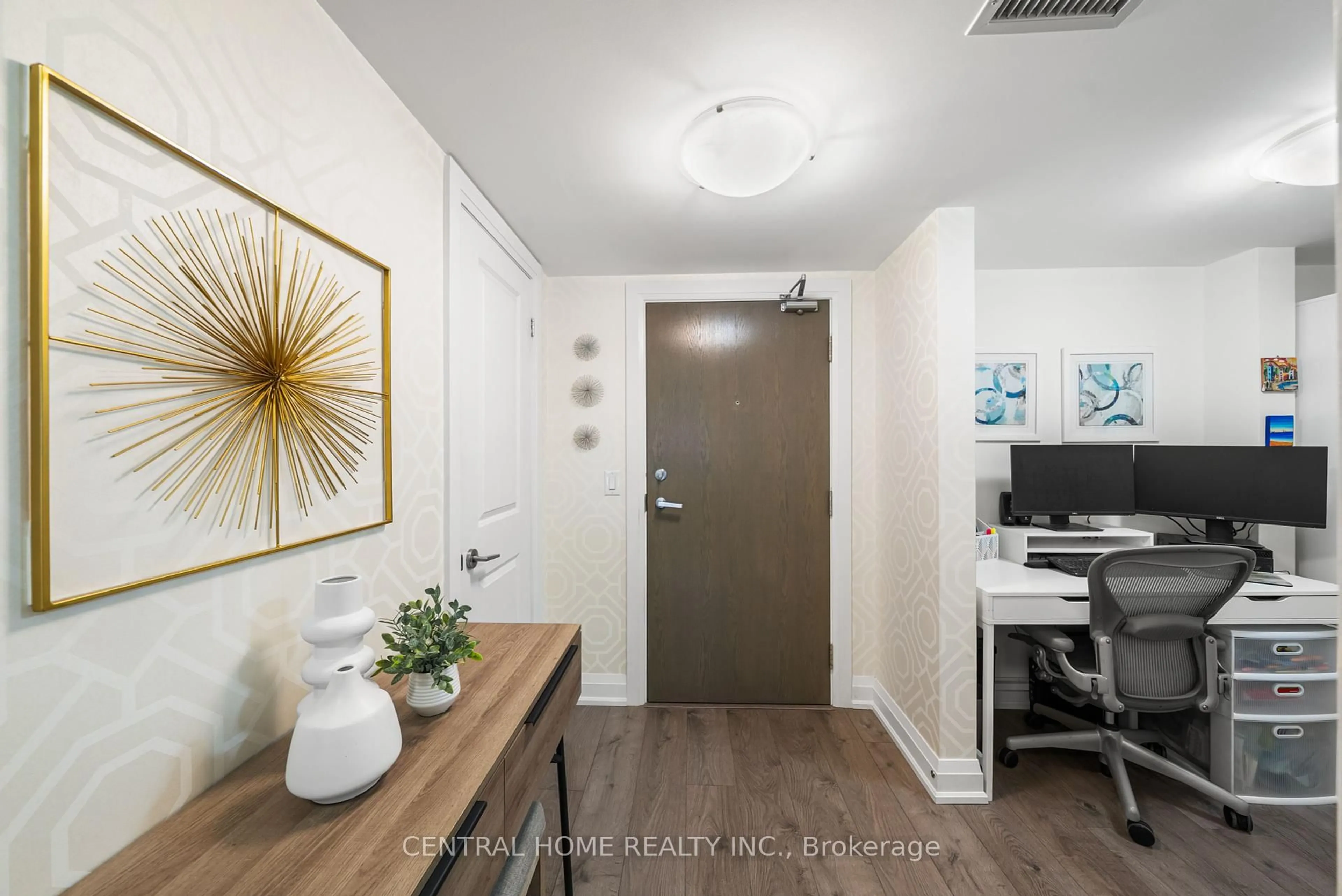 Indoor entryway for 481 Rupert Ave #224, Whitchurch-Stouffville Ontario L4A 1Y7
