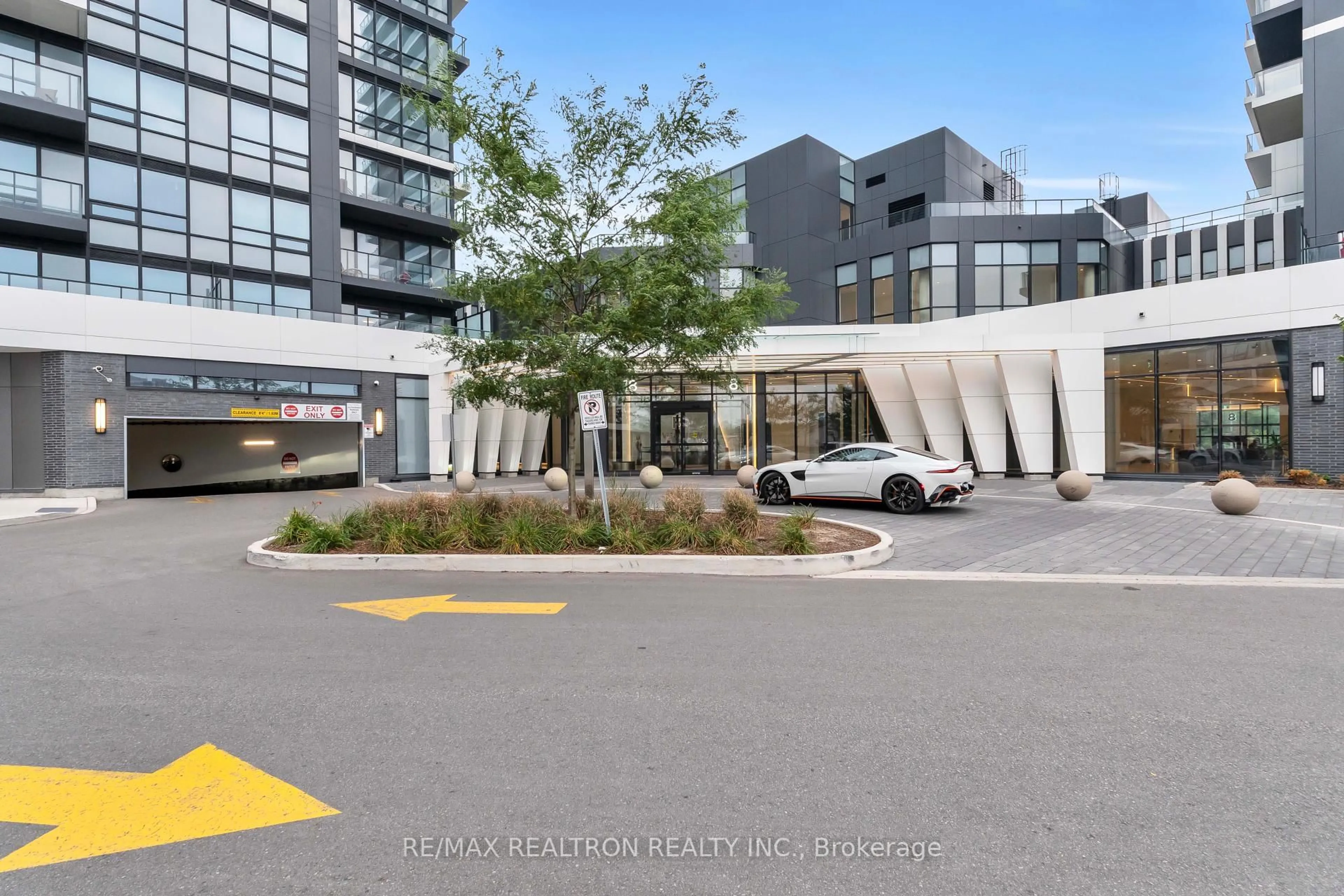 Indoor foyer for 18 water walk Dr #3903, Markham Ontario L3R 6L5