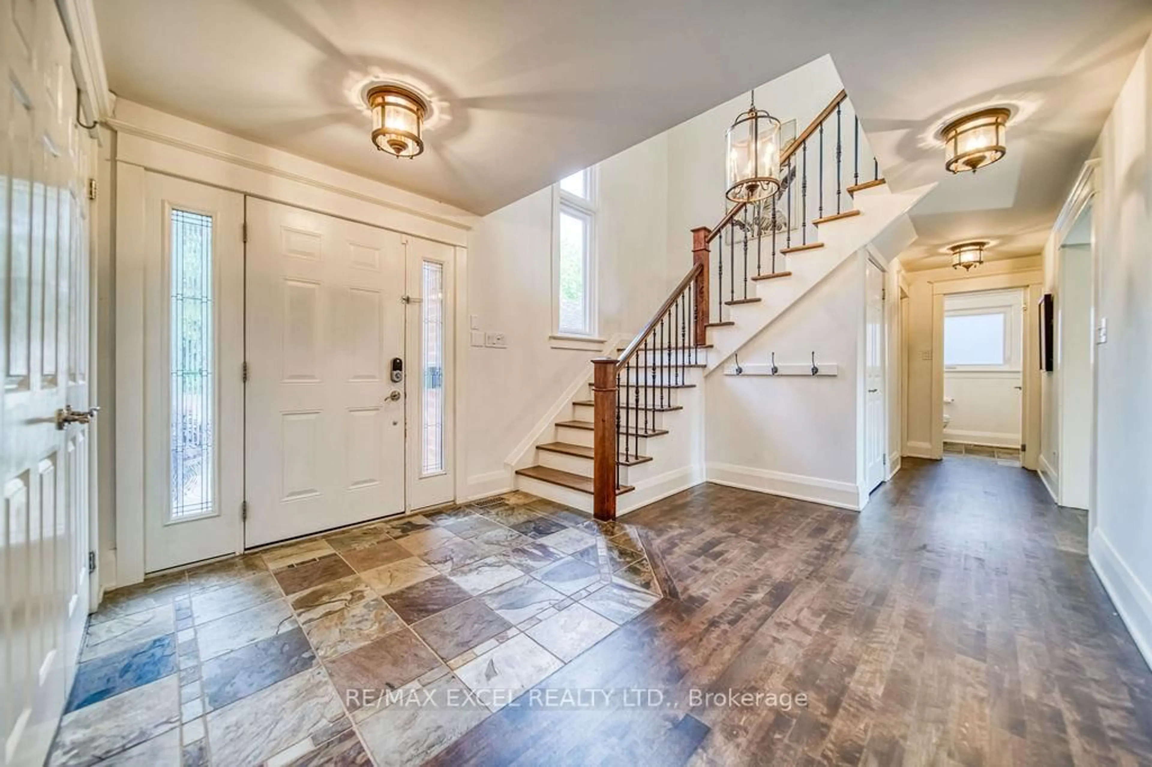 Indoor entryway for 3 Delhi Cres, Markham Ontario L3R 4J4