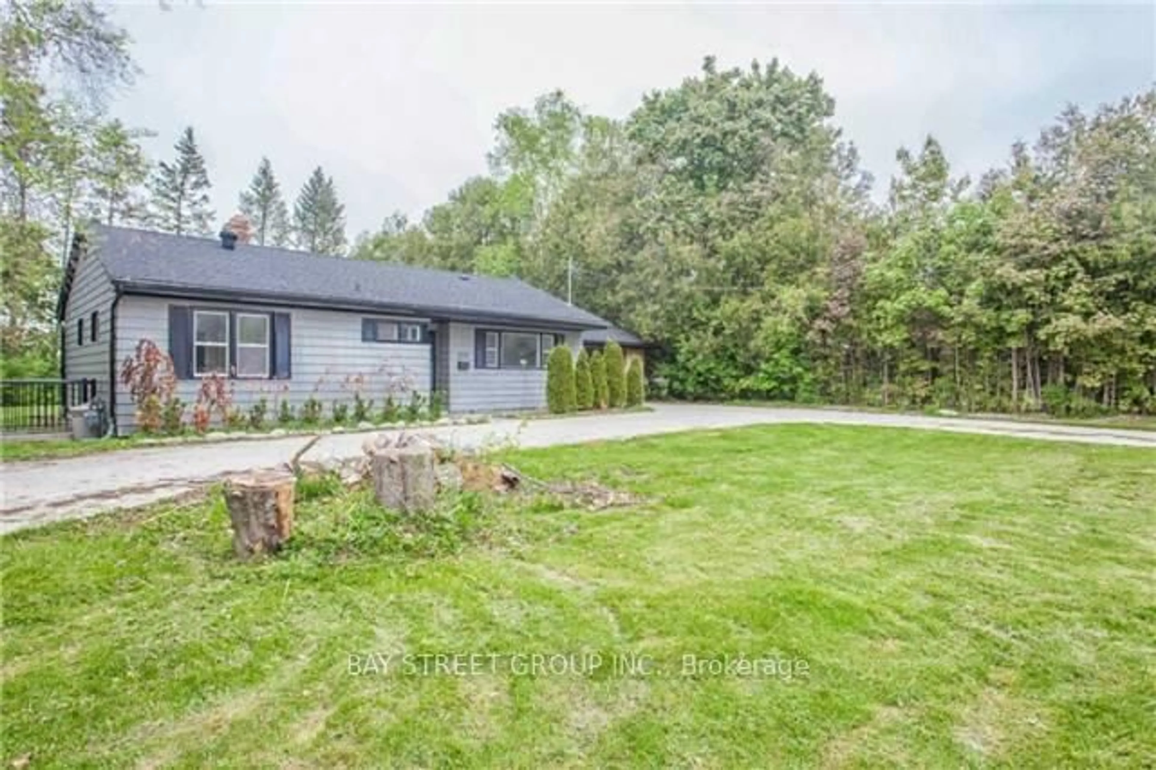 Patio, unknown for 1011 Janette St, Newmarket Ontario L3Y 3C4