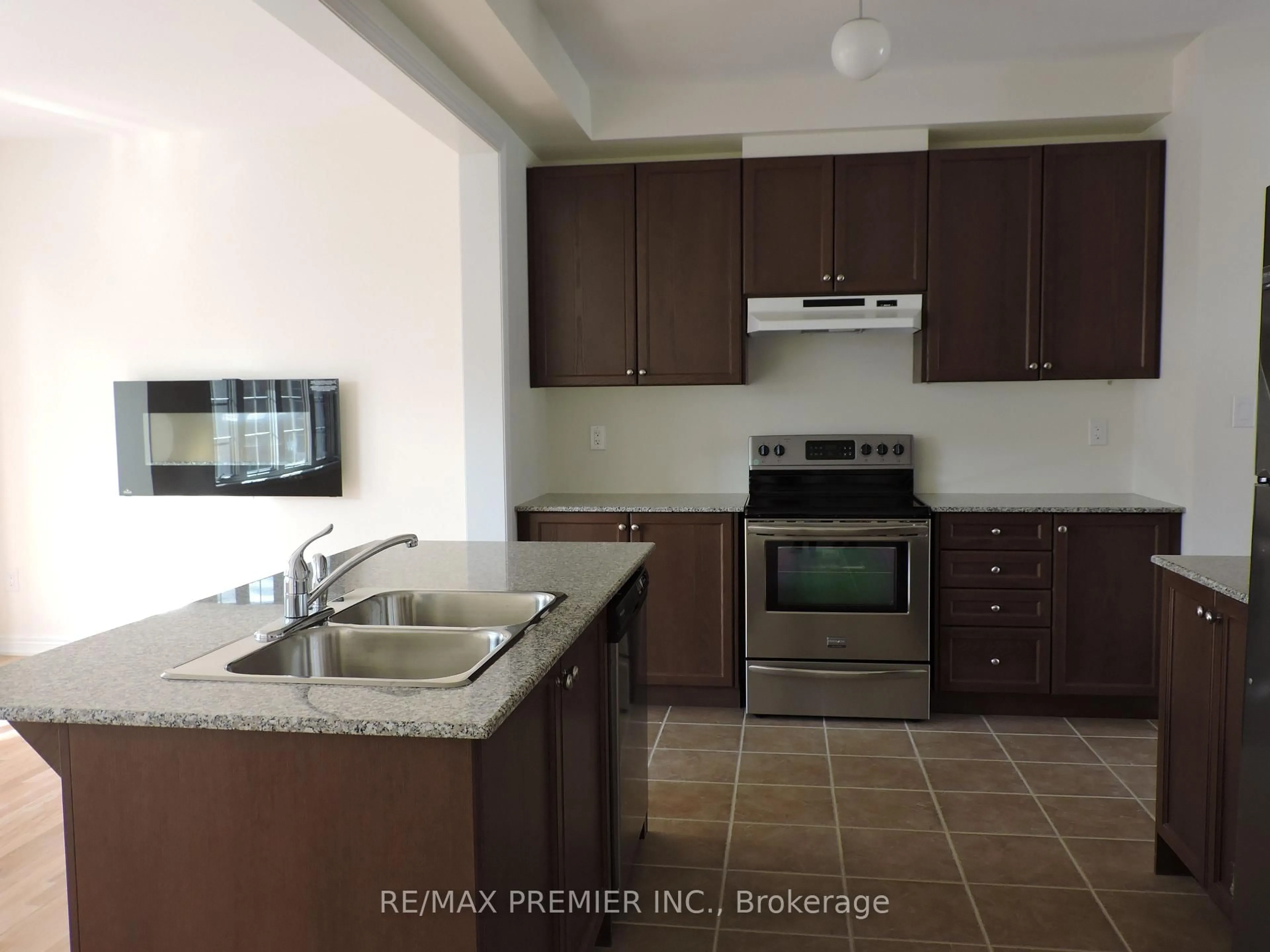 Standard kitchen, ceramic/tile floor for 278 Barons St, Vaughan Ontario L4H 3Z3