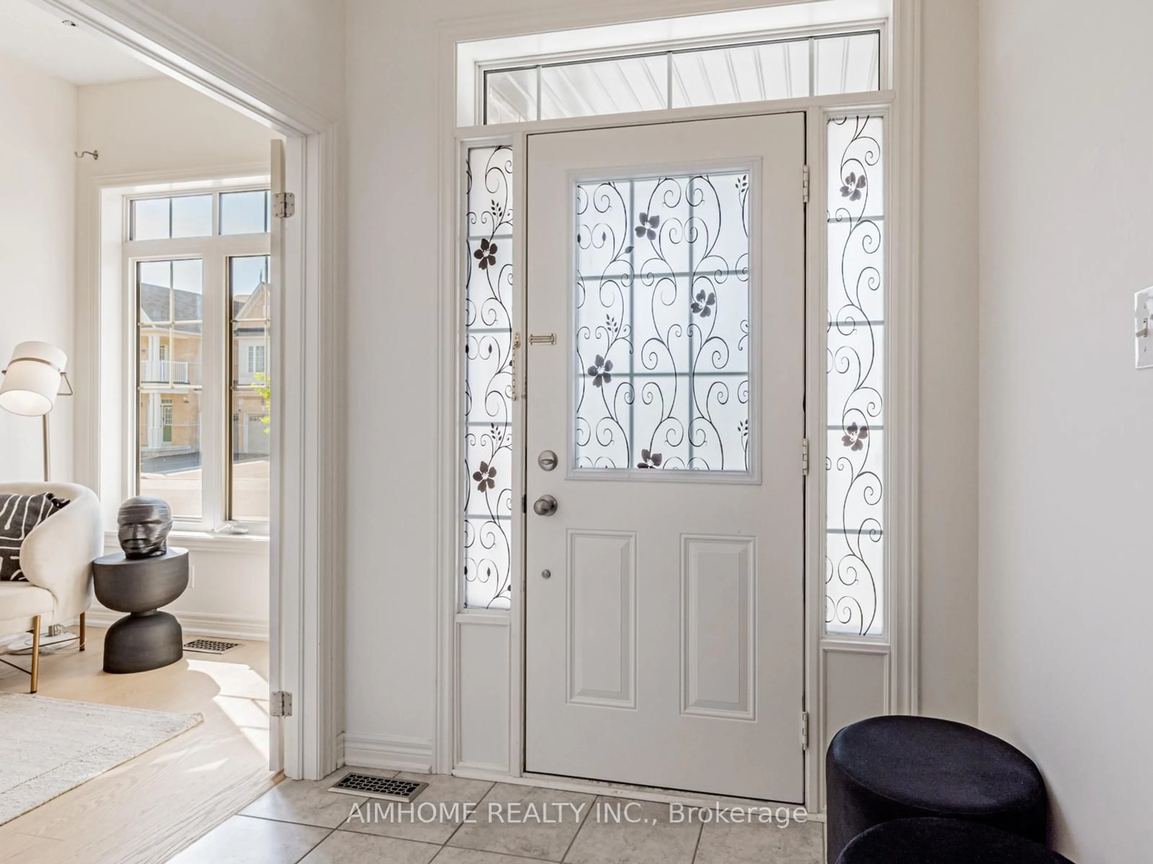Indoor entryway for 185 William Bartlett Dr, Markham Ontario L6C 0R5