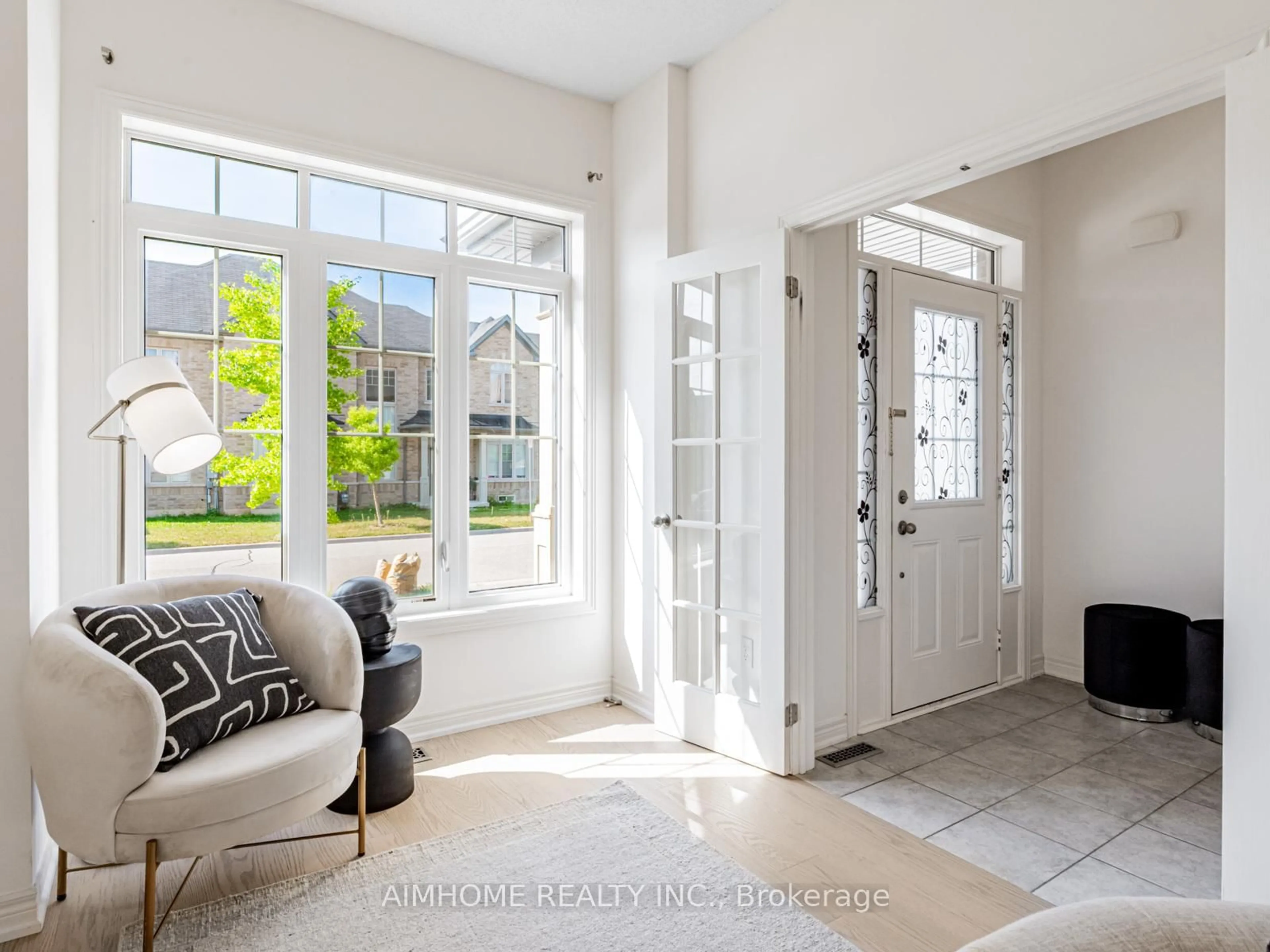 Indoor entryway for 185 William Bartlett Dr, Markham Ontario L6C 0R5